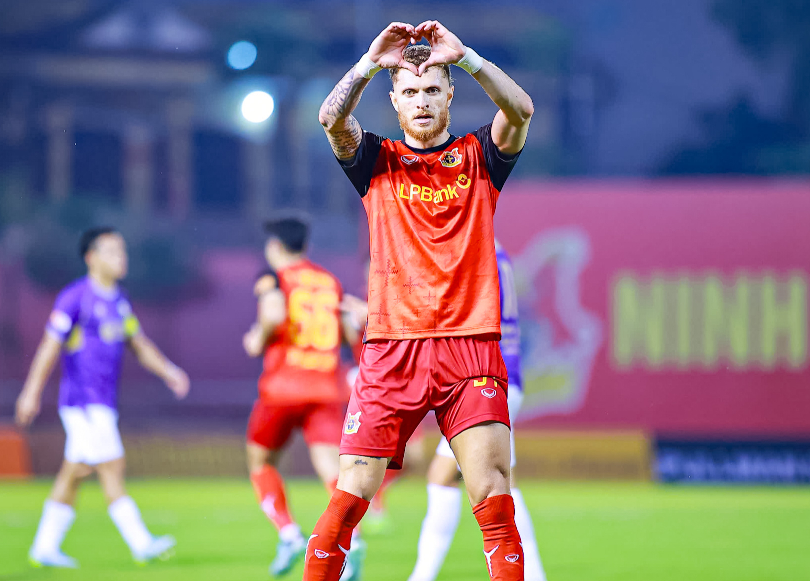 Vòng 21 V-League 2025-2026: "Vua áo đen" Hàn Quốc cầm còi trận đại chiến Thể Công Viettel - Ninh Bình - Ảnh 4.