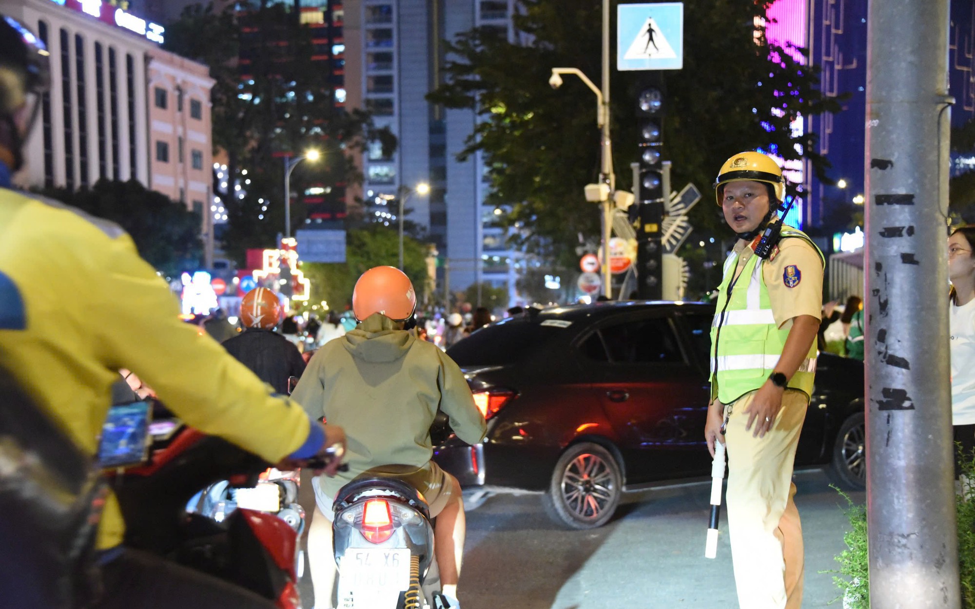 Bắn pháo hoa tối 30-4: Phòng CSGT TPHCM đã chuẩn bị gì?