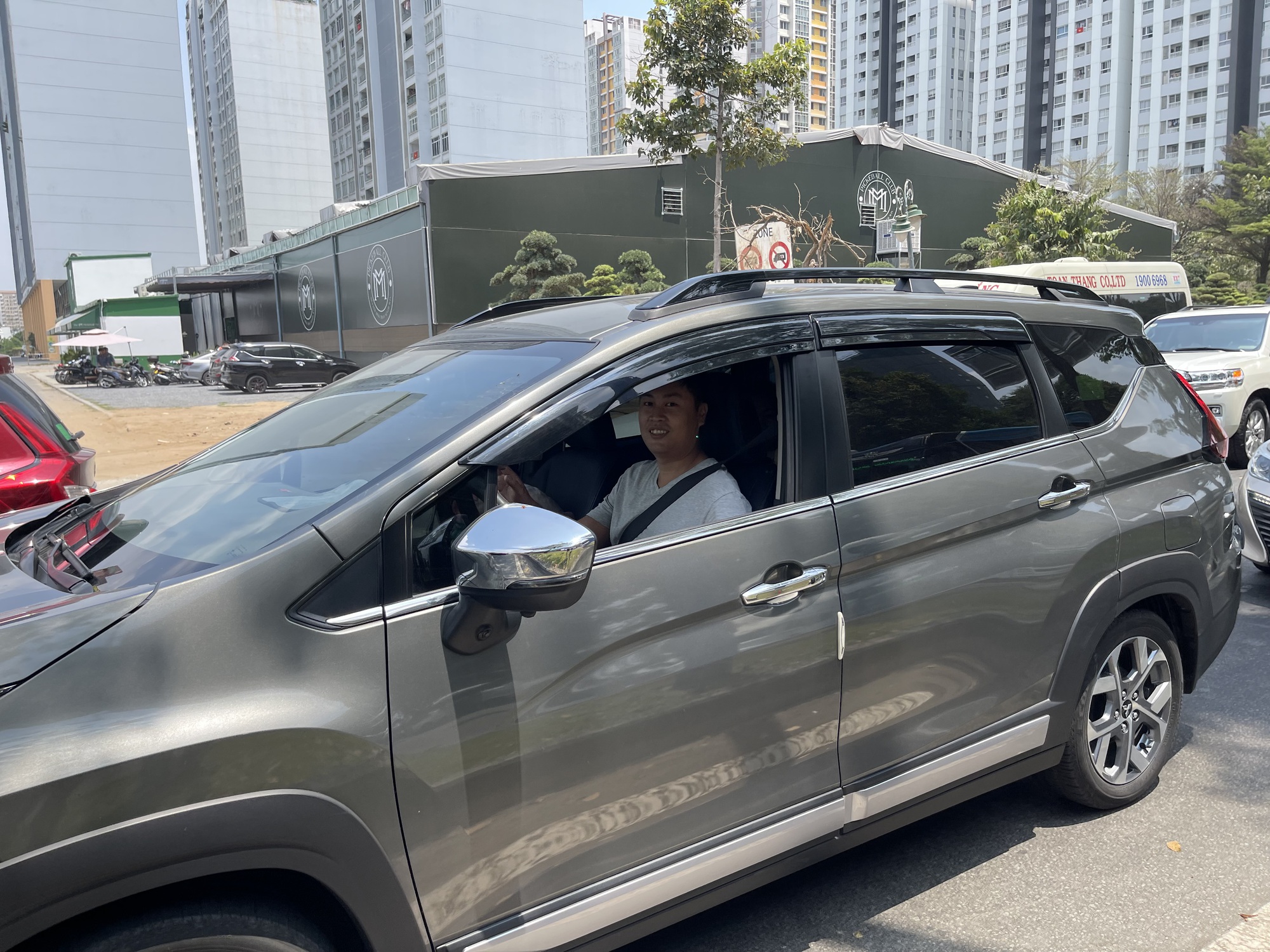 Phía Đông TPHCM đang xảy ra ùn ứ giao thông kéo dài - Ảnh 9.
