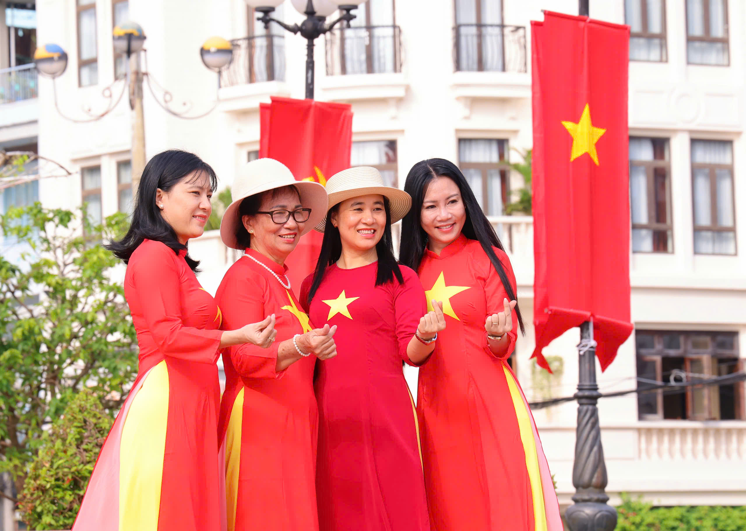 Cần Thơ rực rỡ mừng ng&agrave;y thống nhất đất nước 30 - 4 đầy tự h&agrave;o - Ảnh 15.