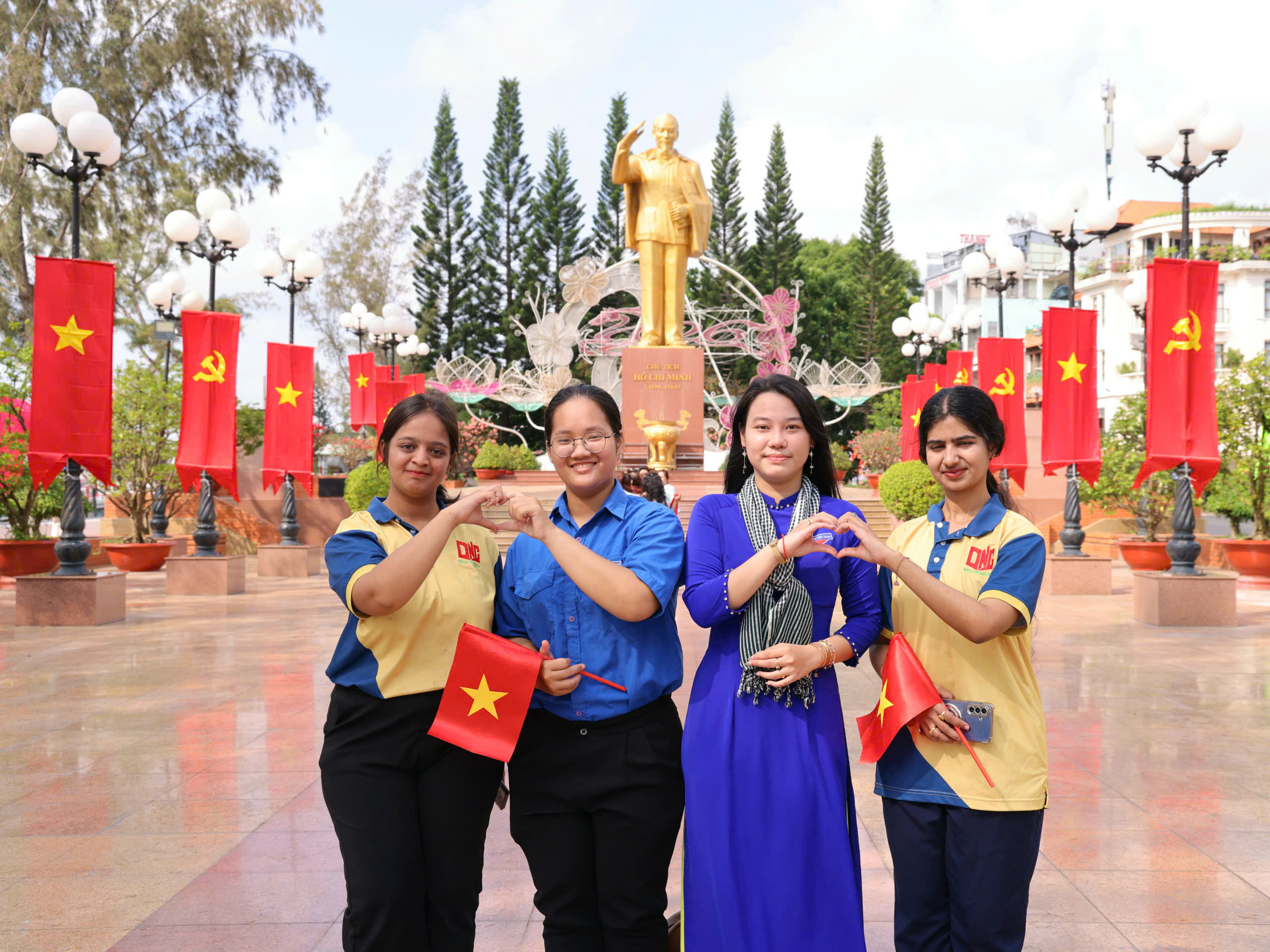 Cần Thơ rực rỡ mừng ng&agrave;y thống nhất đất nước 30 - 4 đầy tự h&agrave;o - Ảnh 4.