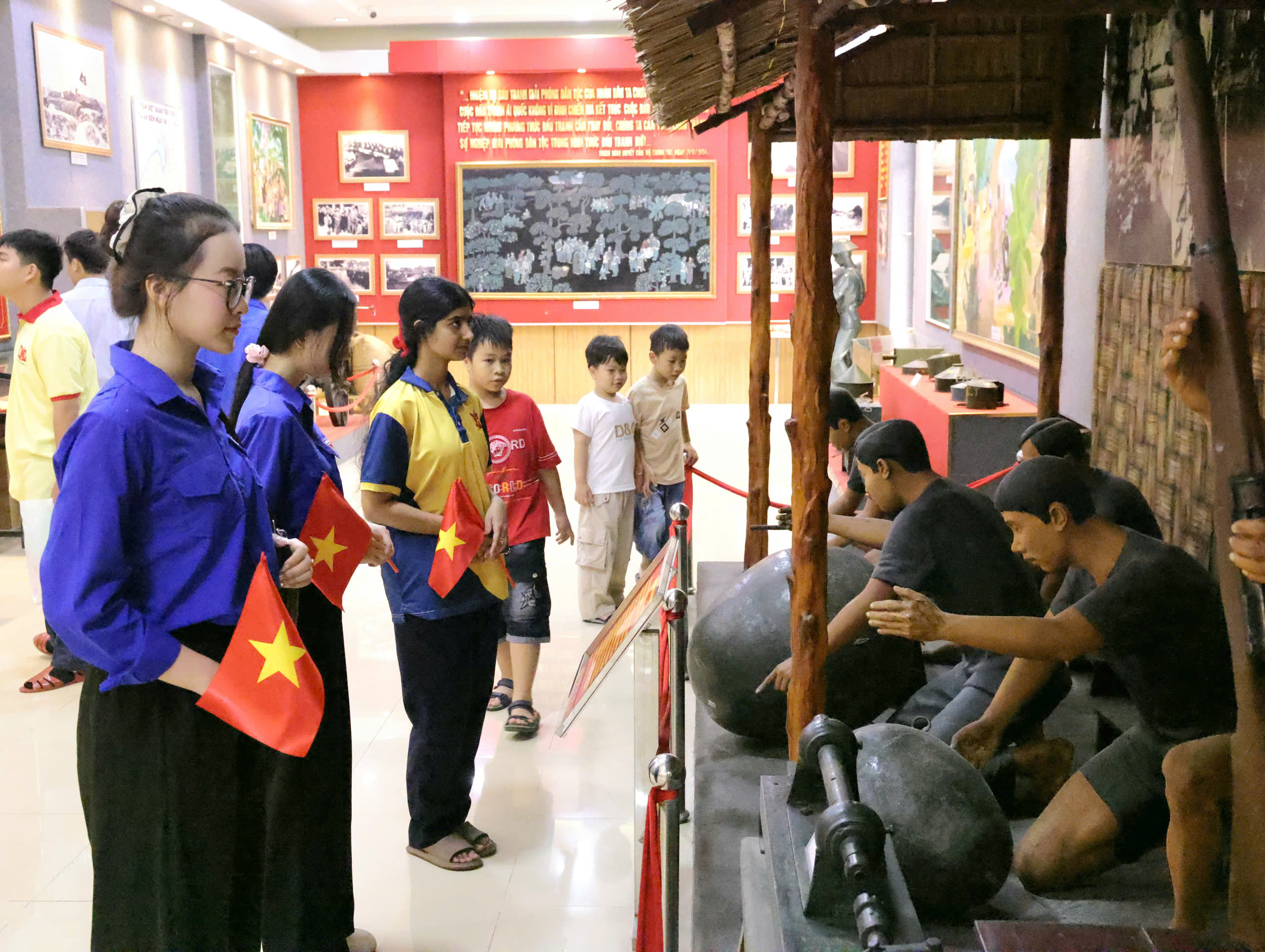 Cần Thơ rực rỡ mừng ng&agrave;y thống nhất đất nước 30 - 4 đầy tự h&agrave;o - Ảnh 11.