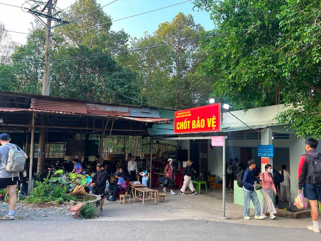 Núi Bà Đen ra thông báo quan trọng với du khách leo núi - Ảnh 1.