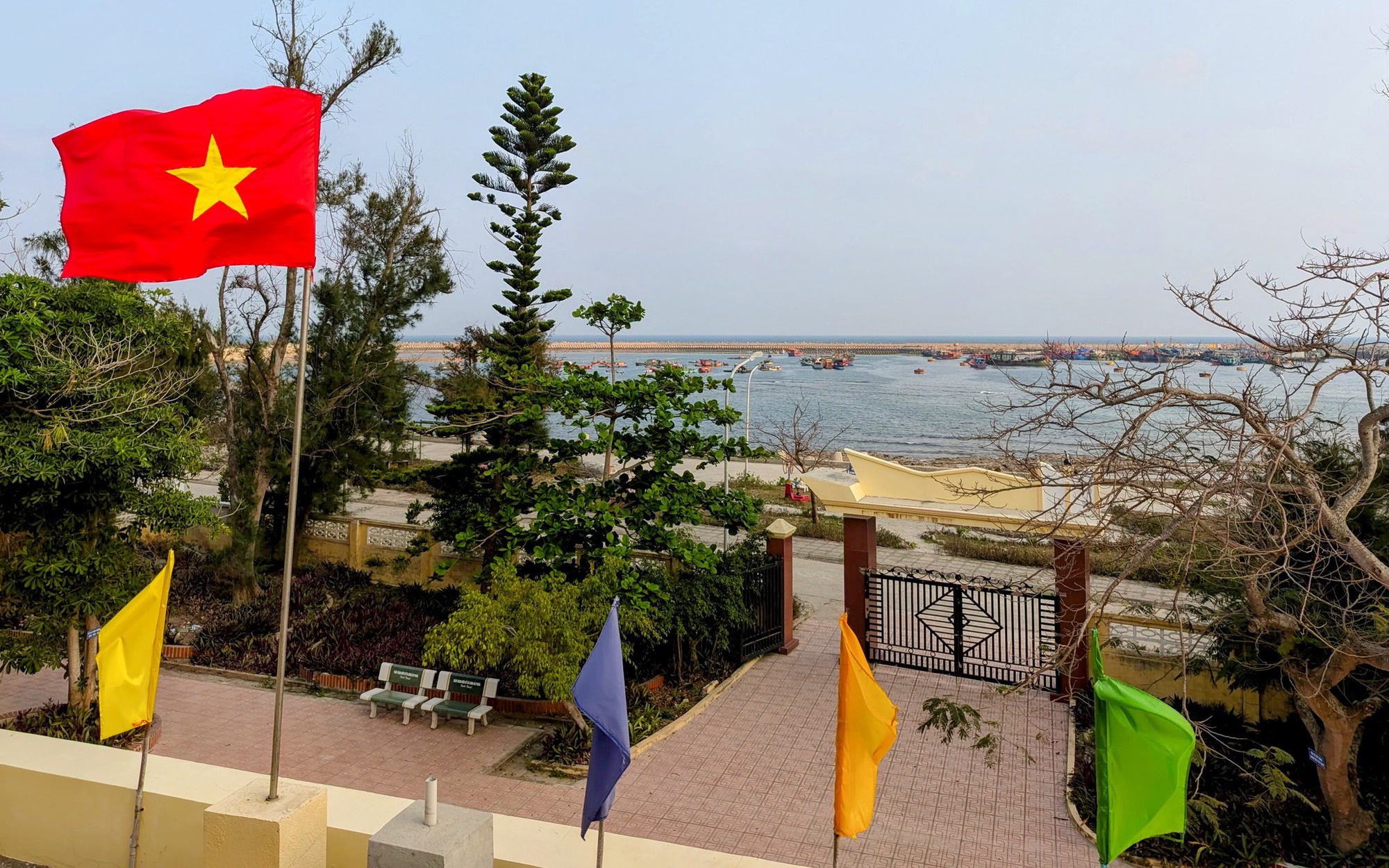 CUỘC THI VIẾT “CHỦ QUYỀN QUỐC GIA BẤT KHẢ XÂM PHẠM”: Gieo chữ ở Bạch Long Vĩ