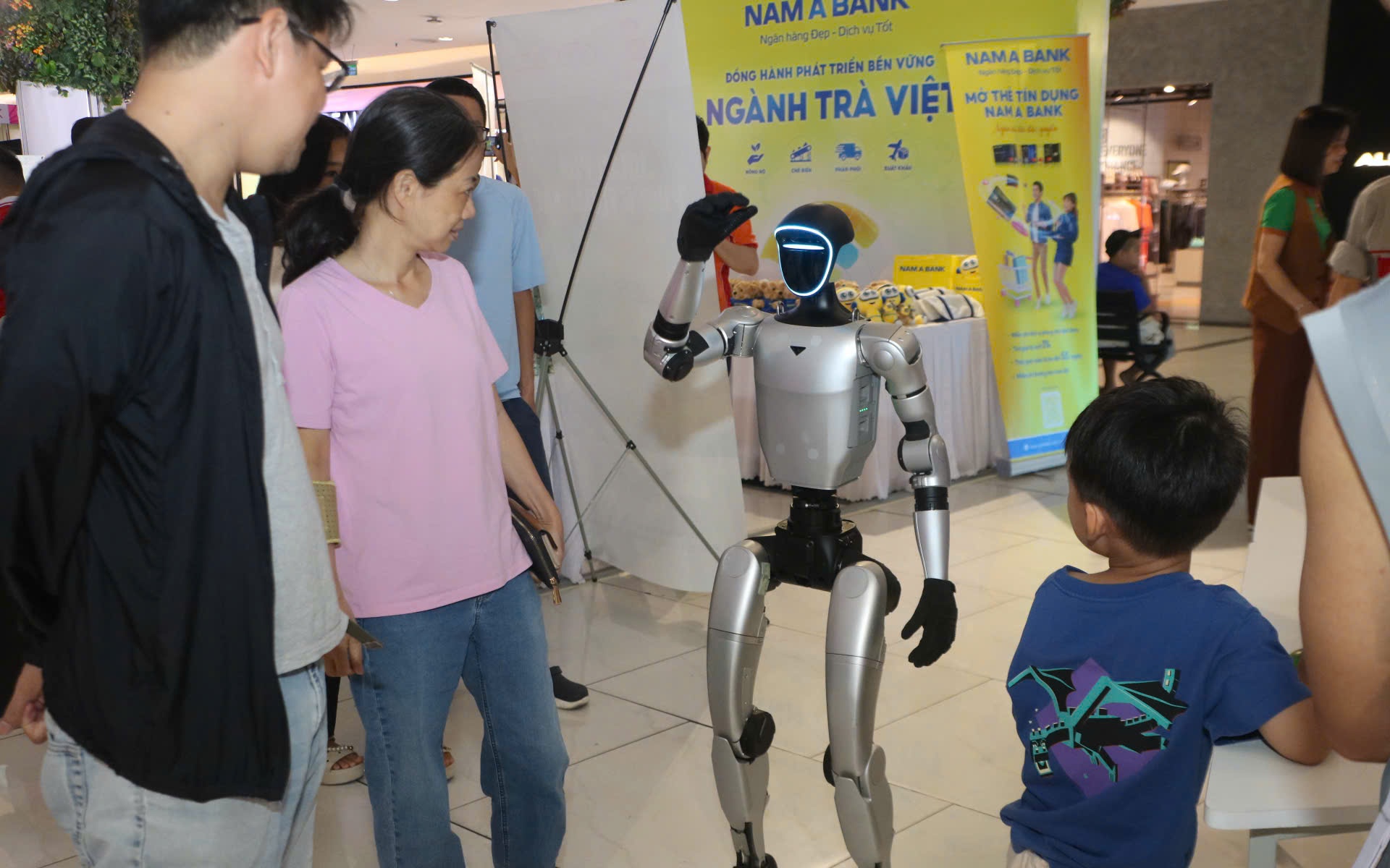 Ấn tượng với màn trình diễn công nghệ AI Robot đến từ Gigaversal