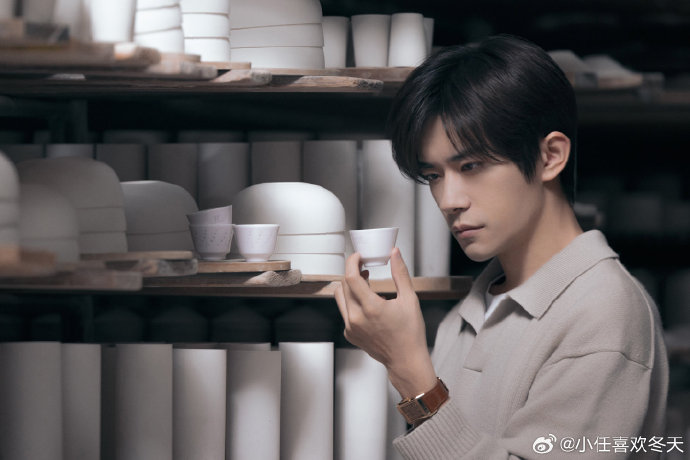 Dịch Dương Thiên Tỉ bị "ăn cắp" hình ảnh và giọng nói - Ảnh 1.