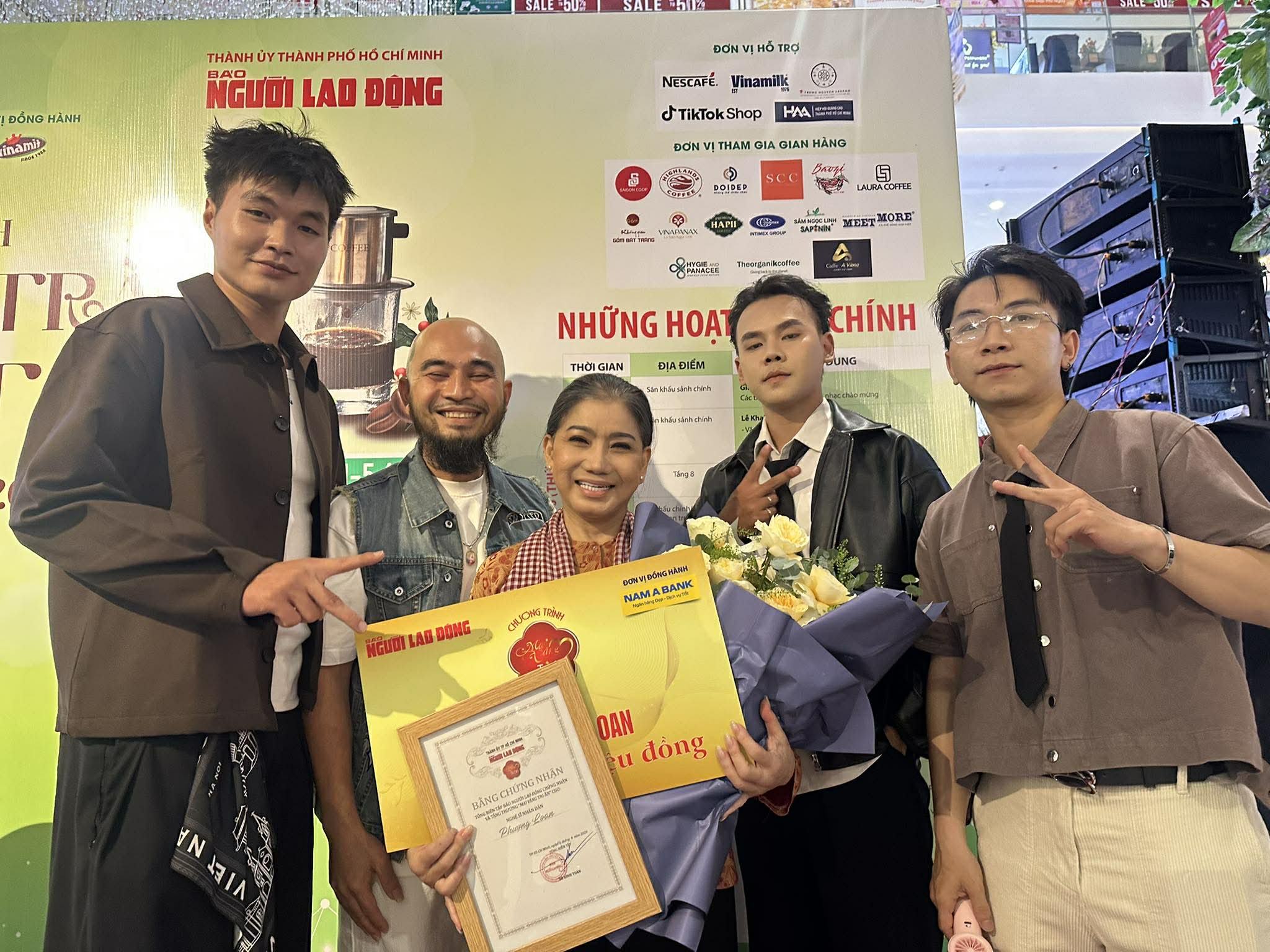 Gala "&Acirc;m nhạc v&agrave; c&agrave; ph&ecirc;": Những rung động từ tr&aacute;i tim NSND Phượng Loan, NSƯT Vũ Lu&acirc;n - Ảnh 2.