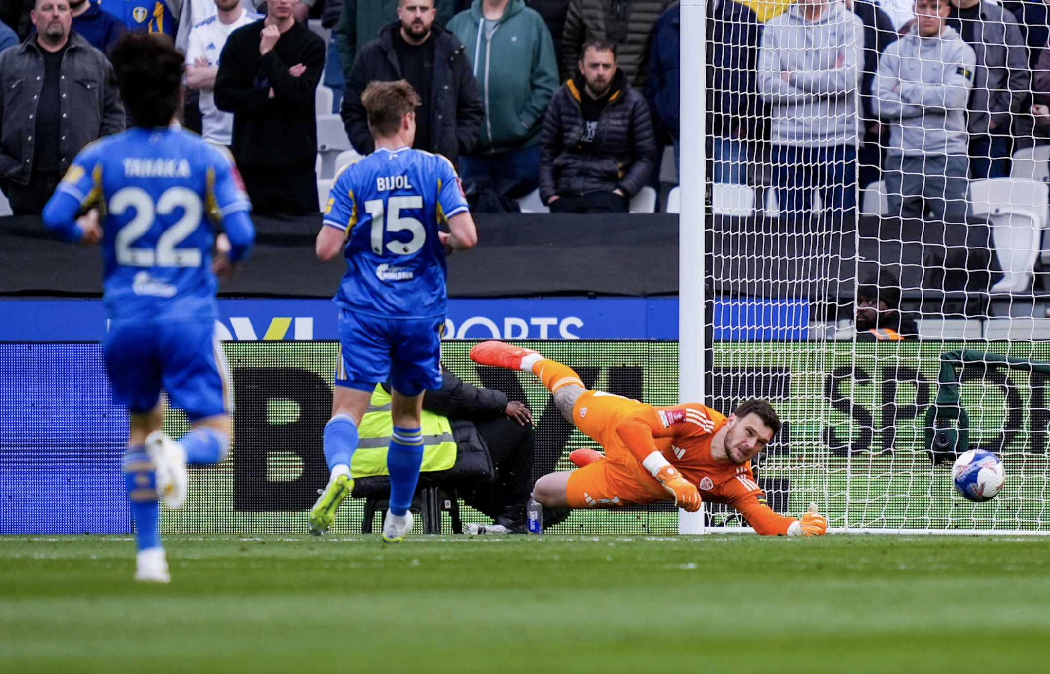 "Đấu súng" nghẹt thở, Leeds United vào bán kết FA Cup chờ chiến Chelsea - Ảnh 2.