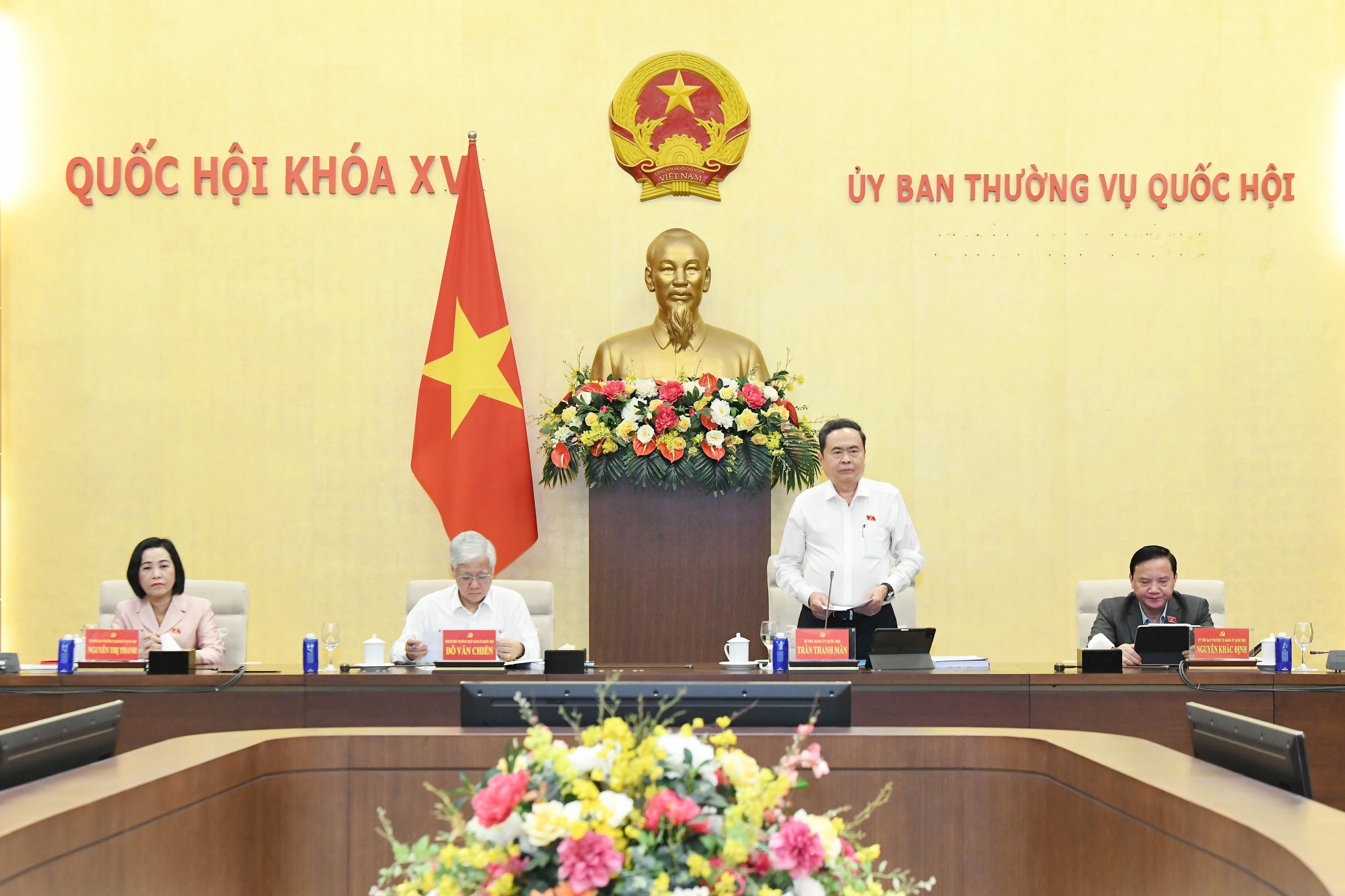 Tổ chức th&agrave;nh c&ocirc;ng Kỳ họp thứ Nhất Quốc hội kh&oacute;a XVI tạo kh&iacute; thế mới cho nhiệm kỳ mới - Ảnh 1.