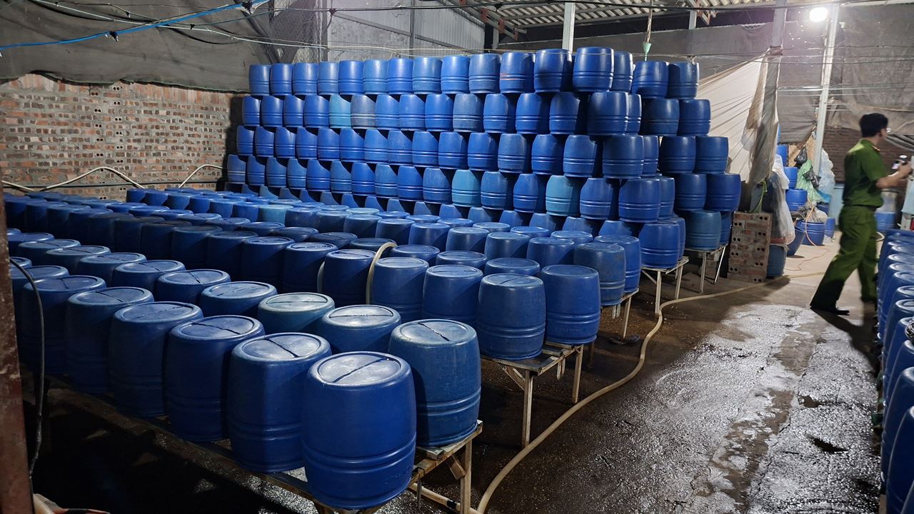 Cận cảnh b&ecirc;n trong cơ sở sản xuất hơn 500 tấn gi&aacute; đỗ c&oacute; sử dụng chất độc hại - Ảnh 5.