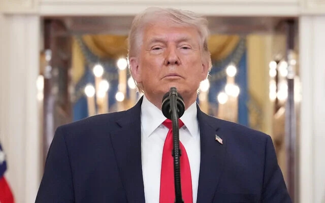 Ông Donald Trump "trút thịnh nộ" liên quan đến Hormuz, Iran cảnh báo trả đũa