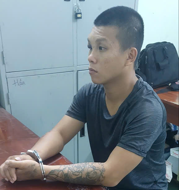 Bắt khẩn cấp thanh niên đánh người can ngăn sau va chạm giao thông tại TP . HCM - Ảnh 1.