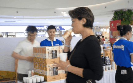 Người ti&ecirc;u d&ugrave;ng ng&agrave;y c&agrave;ng khắt khe, buộc ng&agrave;nh sữa Việt phải n&acirc;ng chuẩn - Ảnh 3.