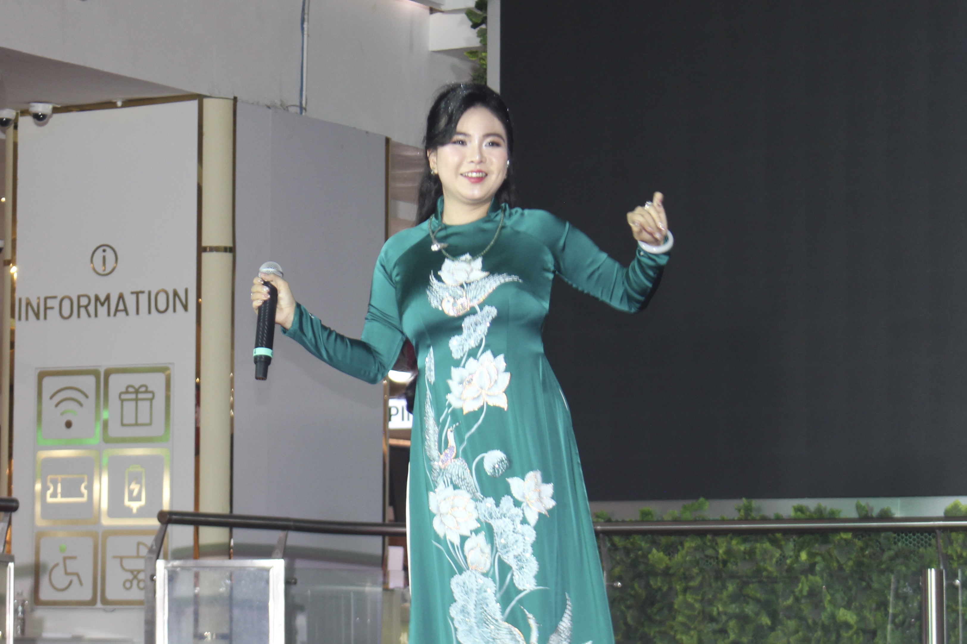 Lady Phương Thùy cùng dàn nghệ sĩ khép lại Lễ hội "Tôn vinh cà phê - trà Việt" lần thứ 4 - Ảnh 2.