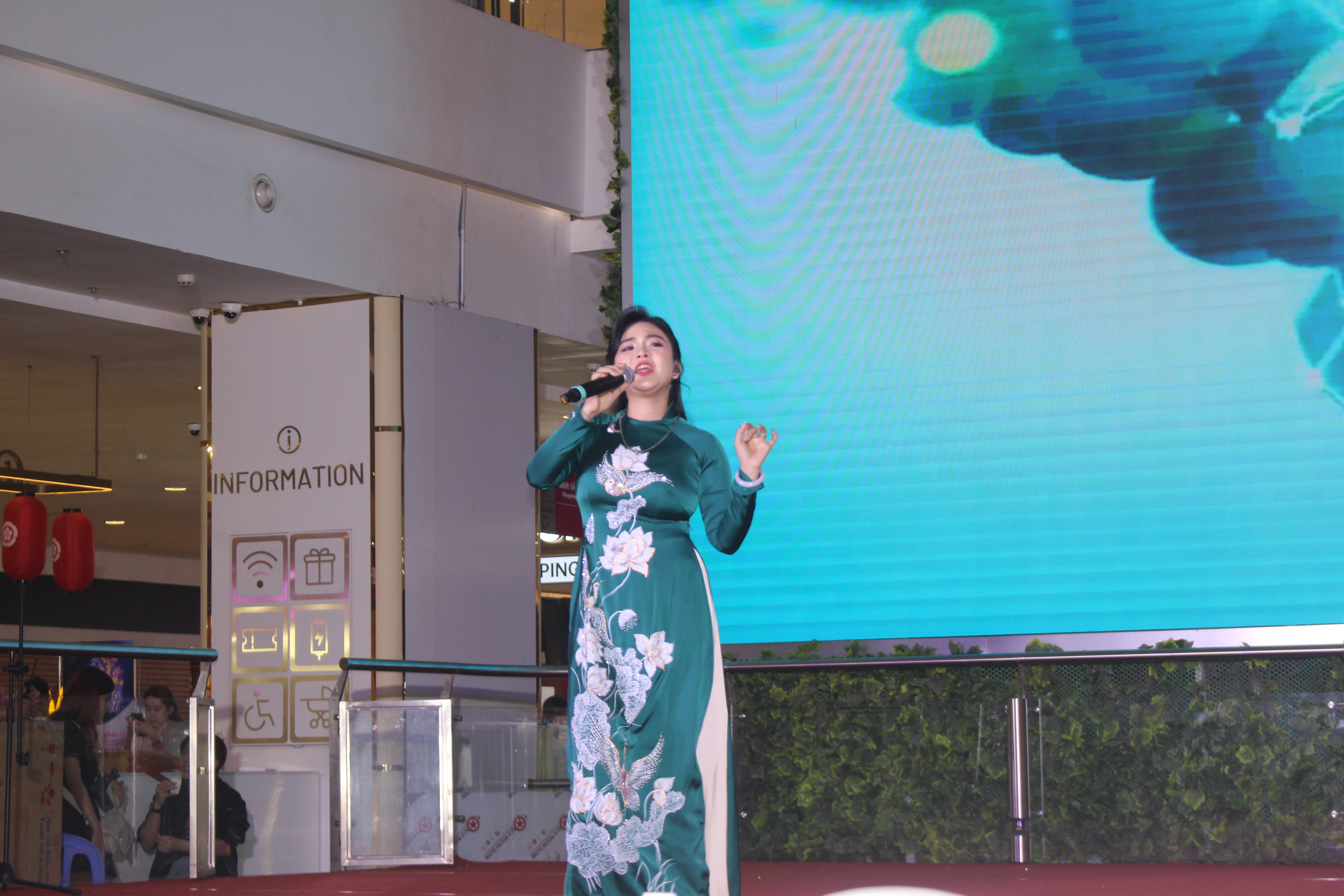 Lady Phương Thùy cùng dàn nghệ sĩ khép lại Lễ hội "Tôn vinh cà phê - trà Việt" lần thứ 4 - Ảnh 1.