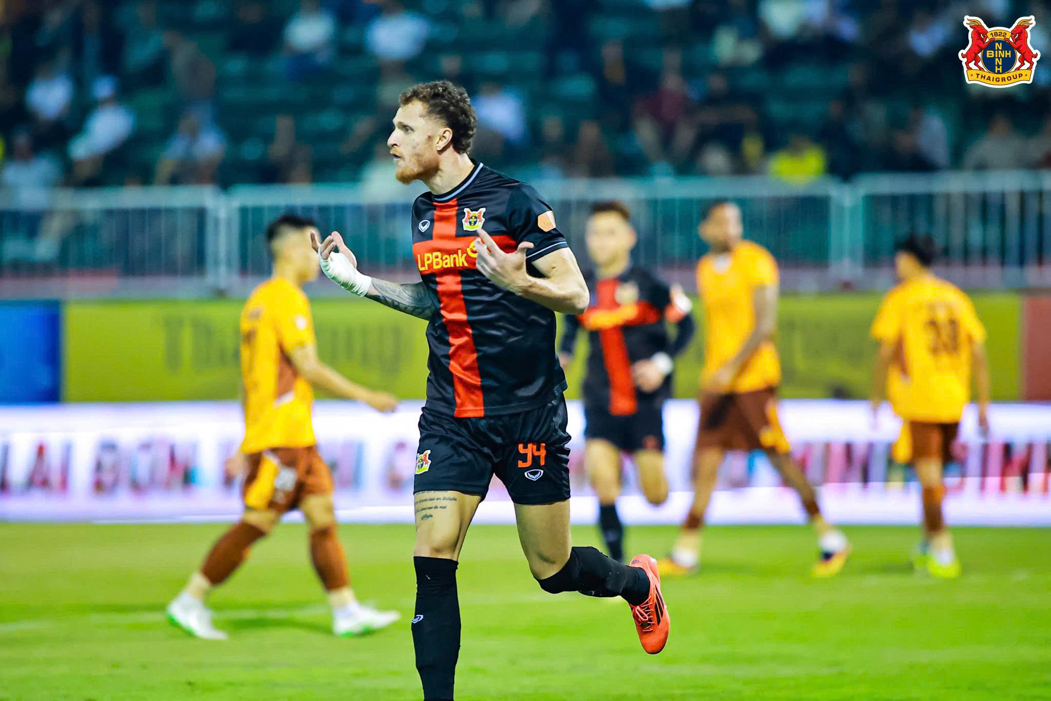 V&ograve;ng 17 V-League: Ninh B&igrave;nh trở lại, Thanh H&oacute;a v&ugrave;ng dậy mạnh mẽ - Ảnh 2.