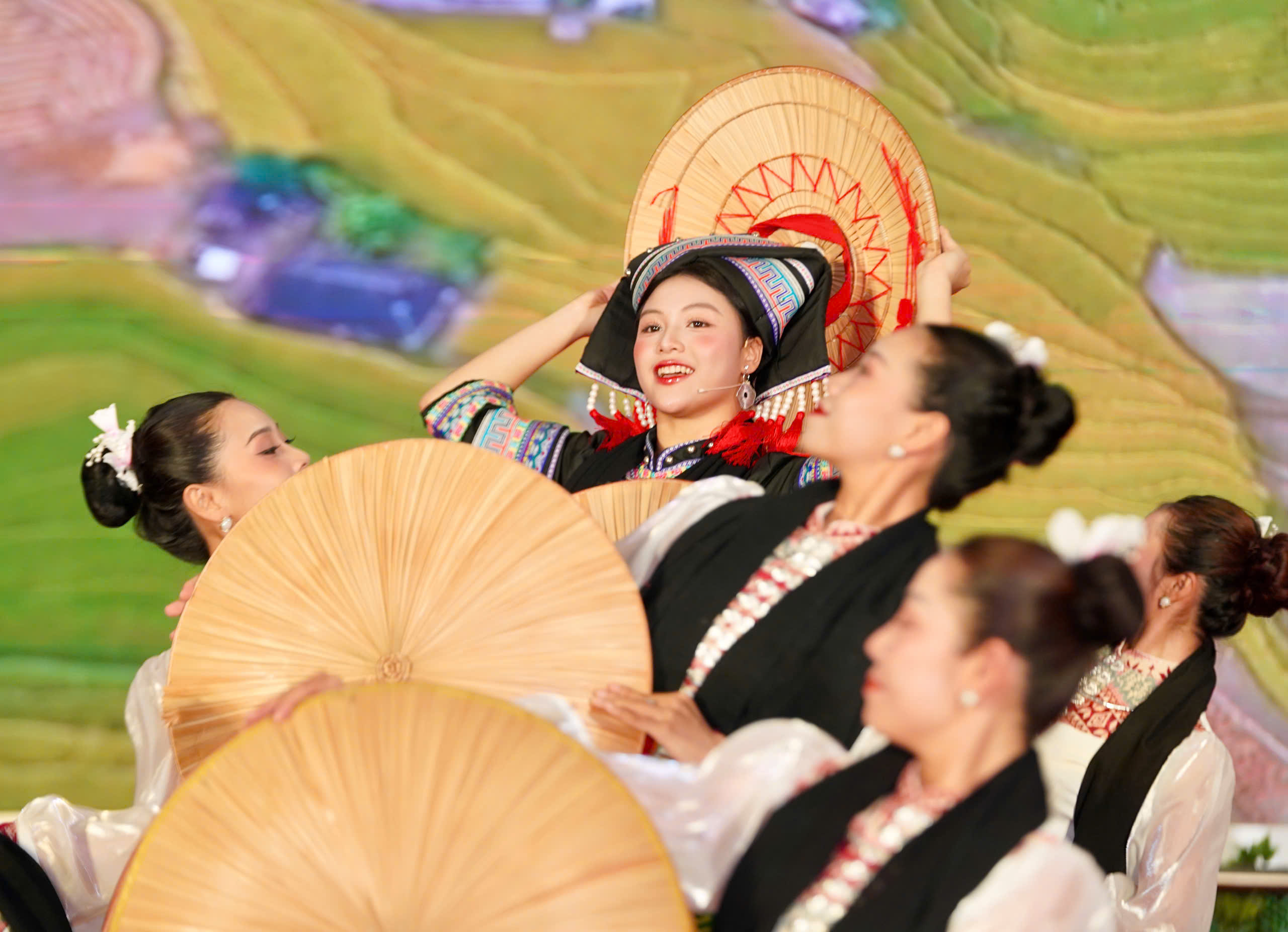Lady Phương Thùy cùng dàn nghệ sĩ khép lại Lễ hội "Tôn vinh cà phê - trà Việt" lần thứ 4 - Ảnh 8.