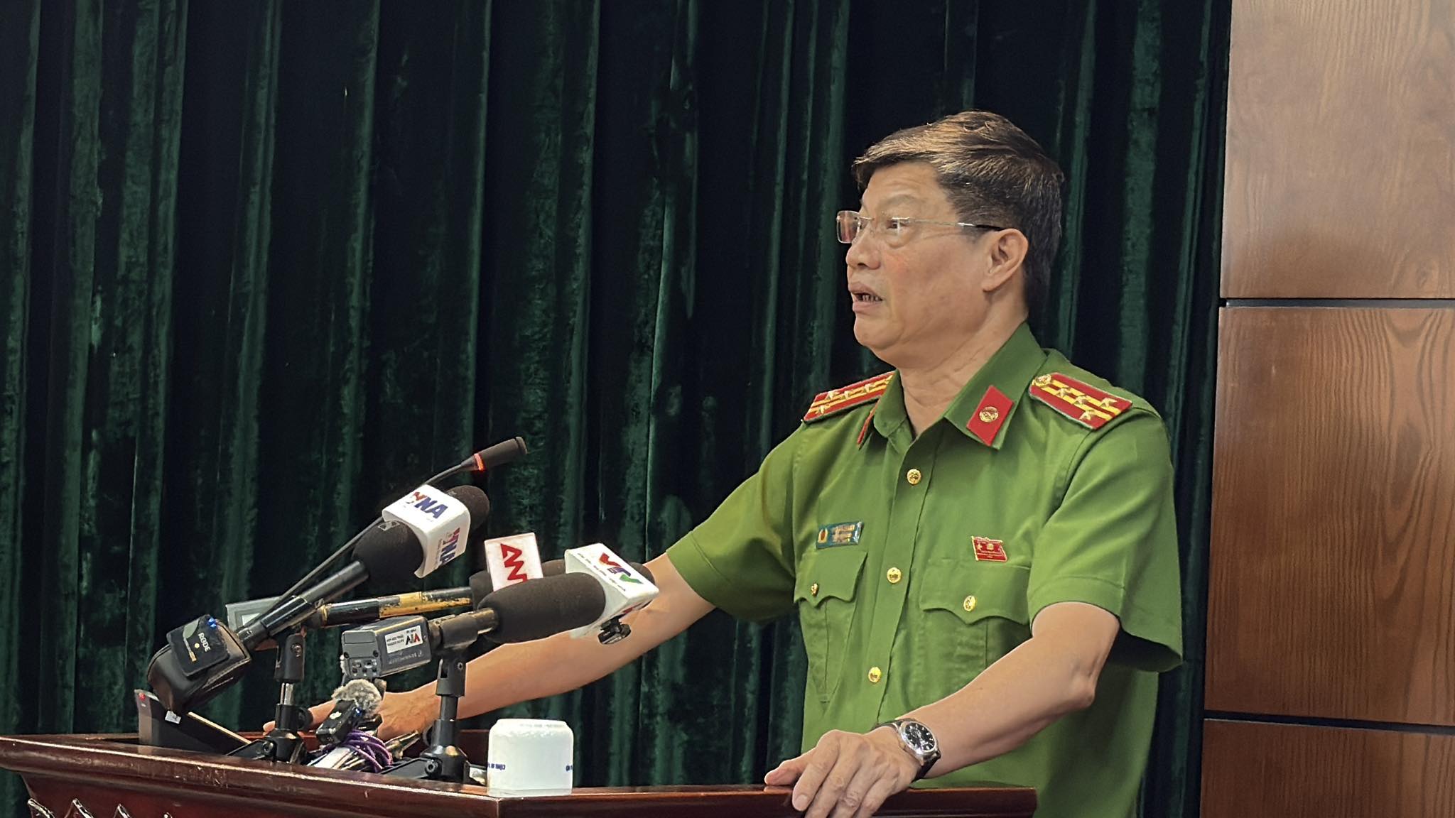 Vụ c&aacute;n bộ kiểm dịch th&uacute; y "v&ograve;i tiền" tiếp tay đưa heo bệnh v&agrave;o trường học: Vạch thủ đoạn chung chi - Ảnh 2.