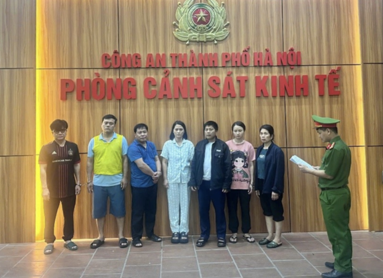 Vụ c&aacute;n bộ kiểm dịch th&uacute; y "v&ograve;i tiền" tiếp tay đưa heo bệnh v&agrave;o trường học: Vạch thủ đoạn chung chi - Ảnh 1.