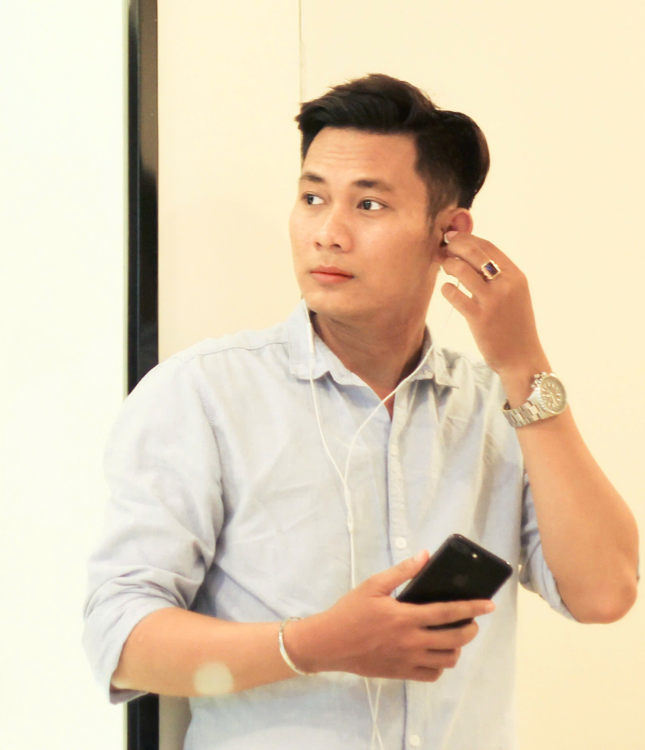 Sau cơn sốt 'Xin lỗi, anh chỉ l&agrave; thằng b&aacute;n b&aacute;nh gi&ograve;', đạo diễn Đặng Tuấn Chinh giờ ra sao?  - Ảnh 1.
