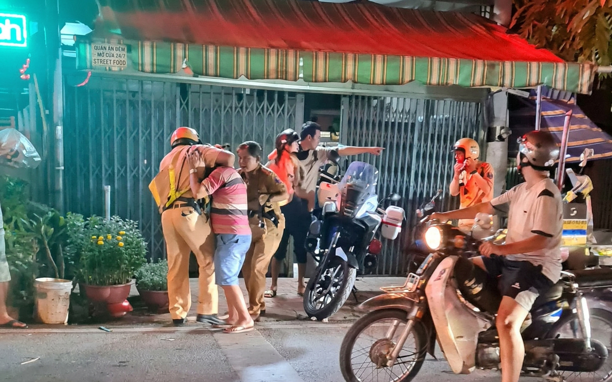 Làm rõ nhóm người có hành vi cản trở CSGT TPHCM