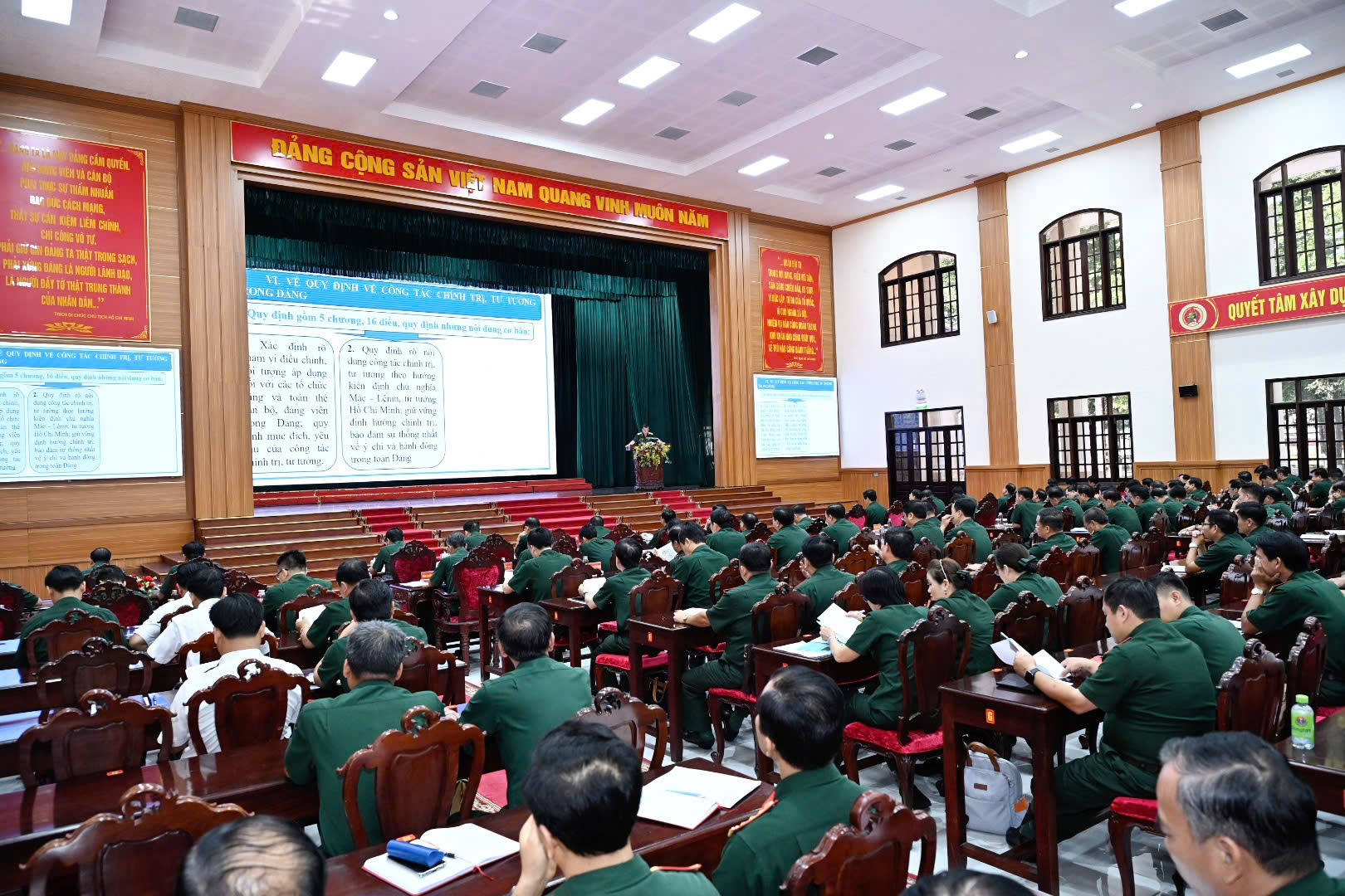 Qu&acirc;n khu 9 th&ocirc;ng b&aacute;o kết quả Hội nghị lần thứ 2 Ban Chấp h&agrave;nh Trung ương Đảng 2026 - Ảnh 1.