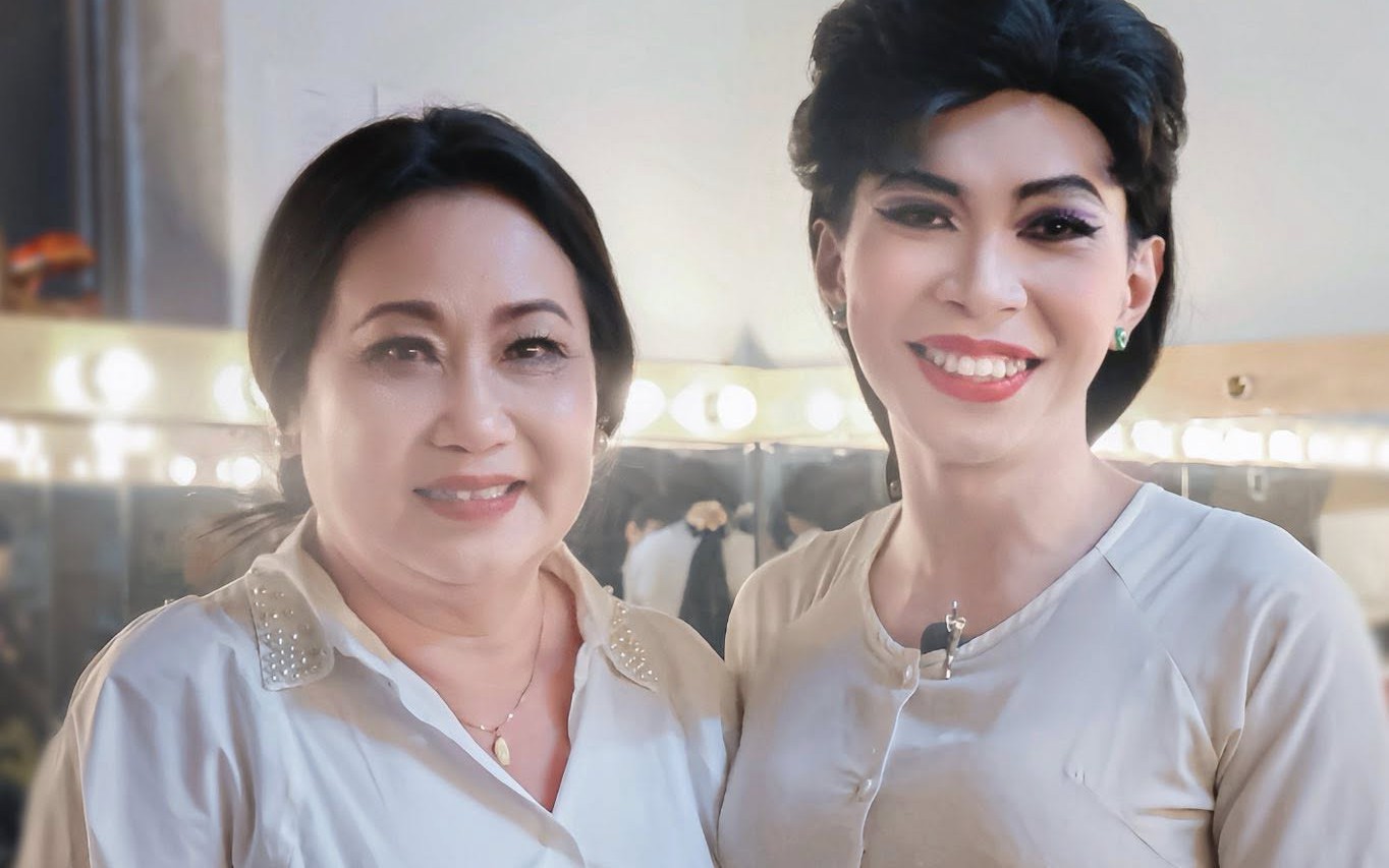 Thanh Hằng xem "Gánh hát về khuya", thương phận đời nghệ sĩ
