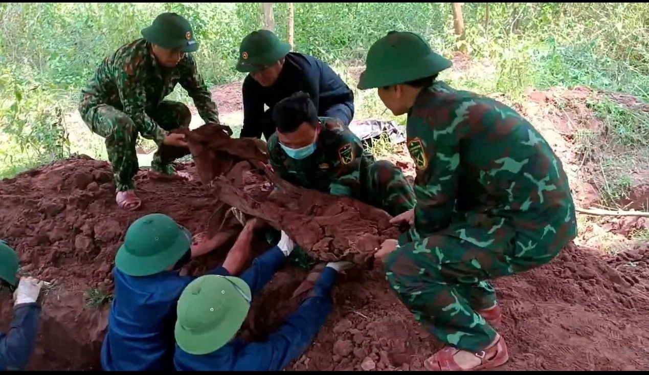 Phát hiện hài cốt liệt sĩ tại Dân hóa , Quảng Trị: Quy tập liệt sĩ giữa núi rừng - Ảnh 2.