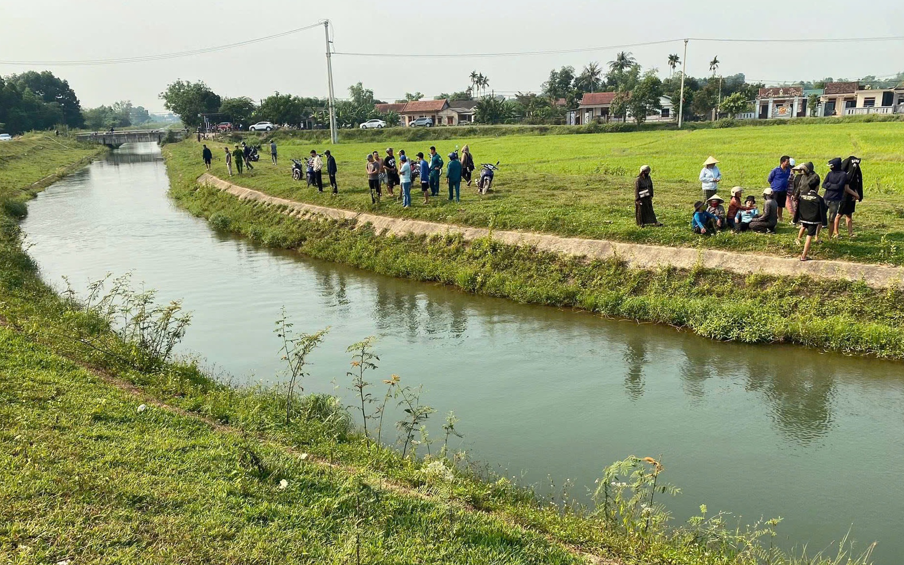 Xuống kênh thuỷ lợi để tắm, nam sinh lớp 8 đuối nước tử vong