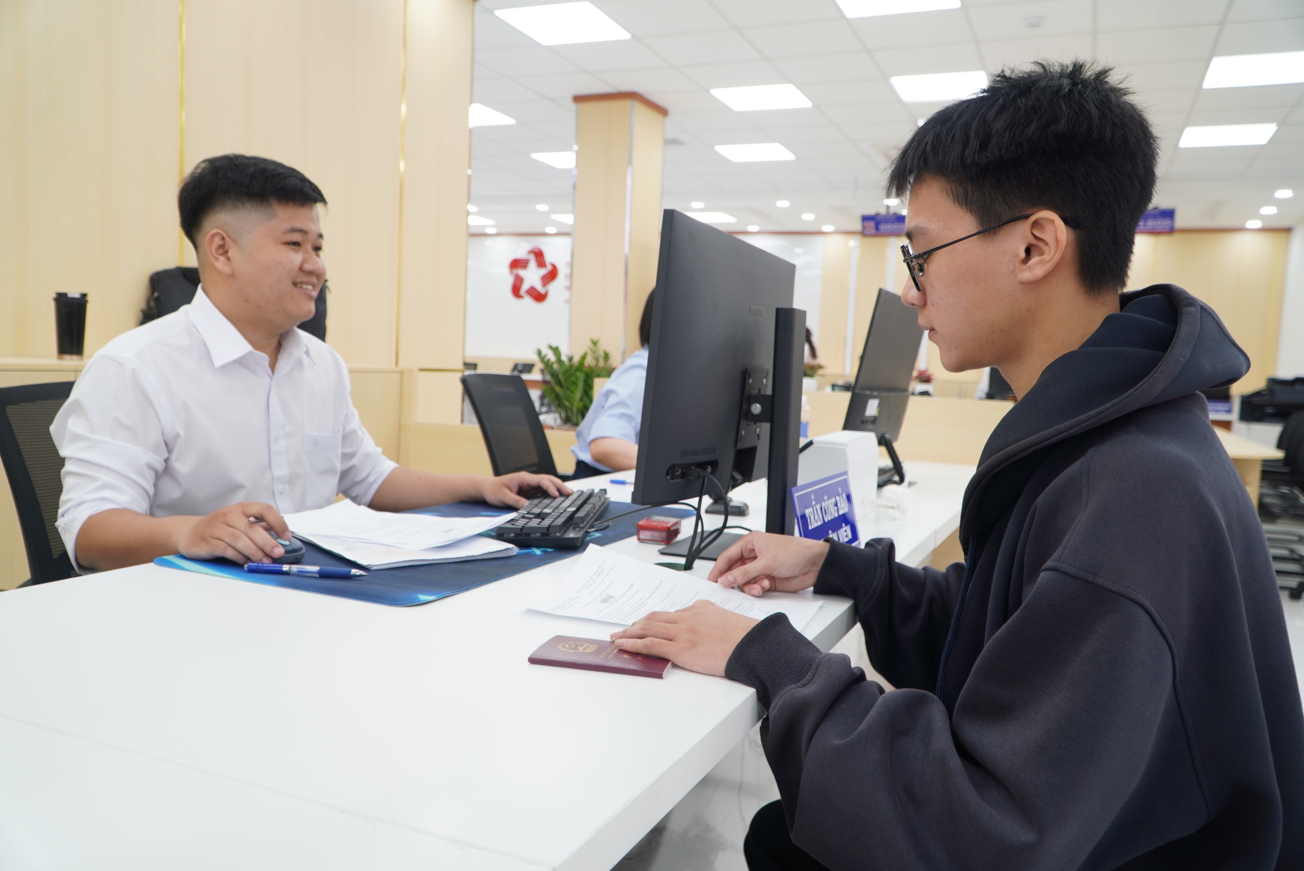 TPHCM c&ocirc;ng khai chất lượng phục vụ người d&acirc;n, doanh nghiệp của từng cơ quan, địa phương - Ảnh 1.