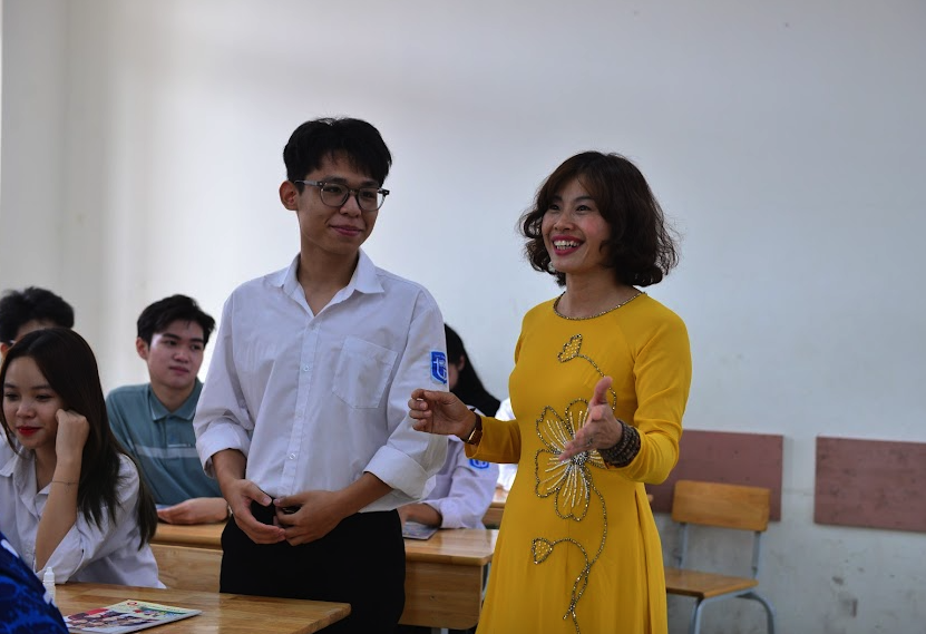 Bộ GD-ĐT: Kh&ocirc;ng cấm dạy th&ecirc;m, học th&ecirc;m ch&iacute;nh đ&aacute;ng - Ảnh 1.