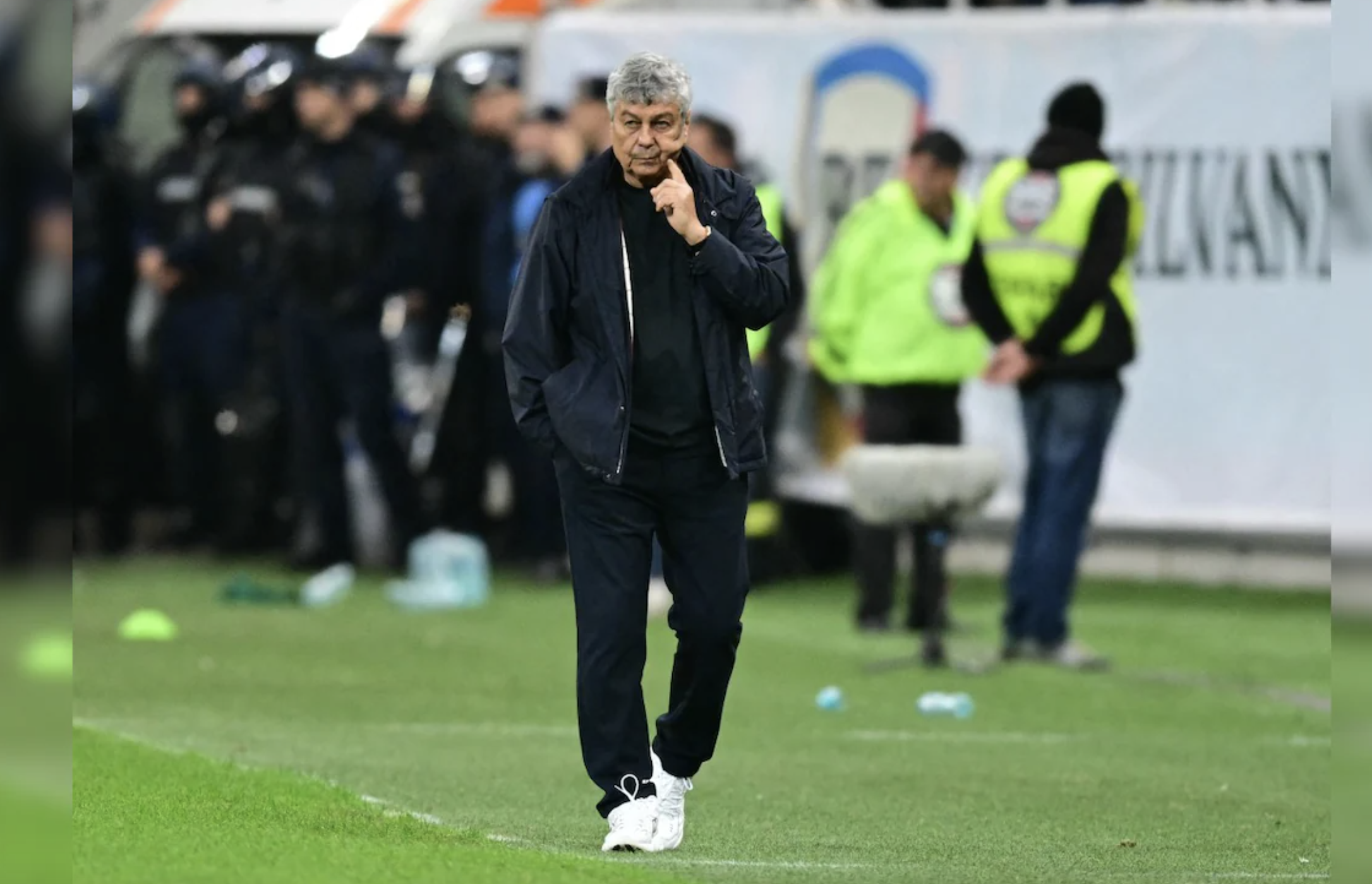 B&oacute;ng đ&aacute; Romania tiếc thương "ph&ugrave; thủy" Mircea Lucescu - Ảnh 1.