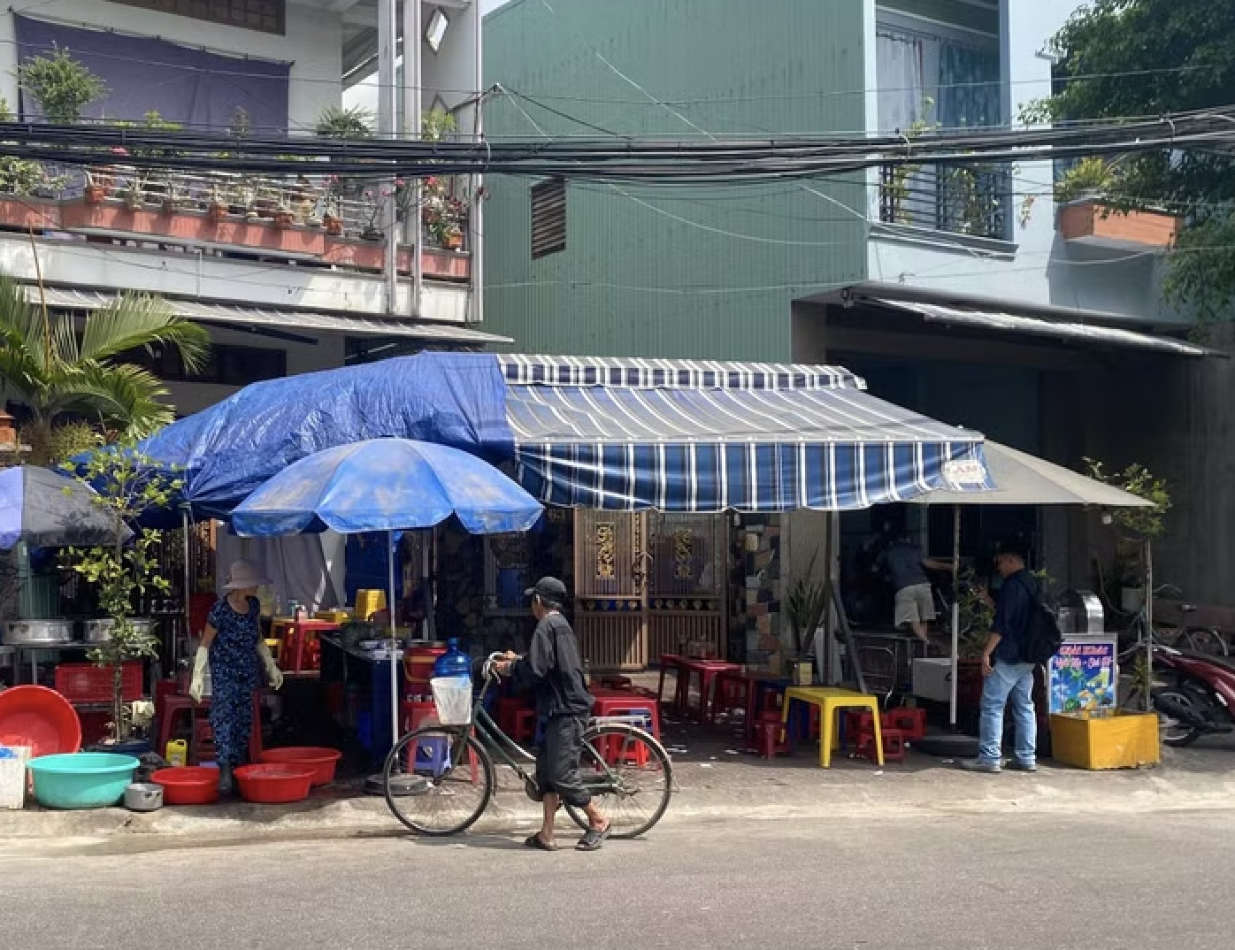 Diễn biến mới vụ đ&aacute;nh phụ nữ lớn tuổi trong qu&aacute;n ăn khuya ở Gia Lai - Ảnh 3.
