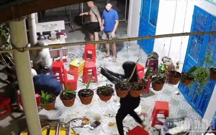 CLIP: Truy bắt nhóm đối tượng nghi nổ súng bắn vào những người đang nhậu ở Đồng Tháp