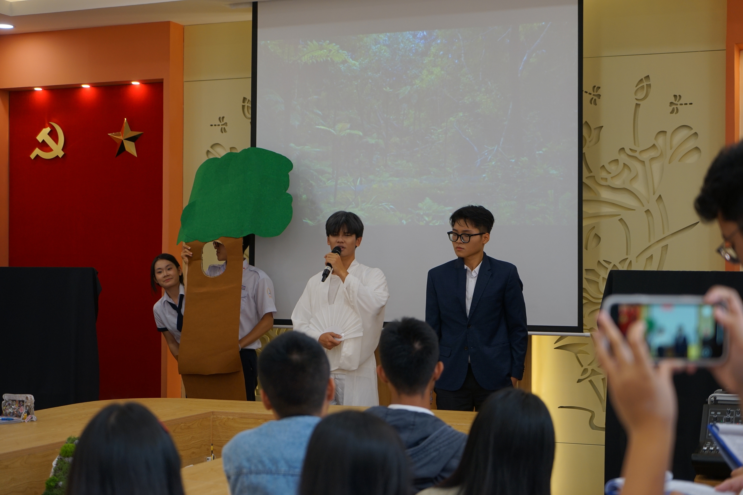Học văn không chỉ qua sách vở: Văn học trung đại được “đánh thức” - Ảnh 2.