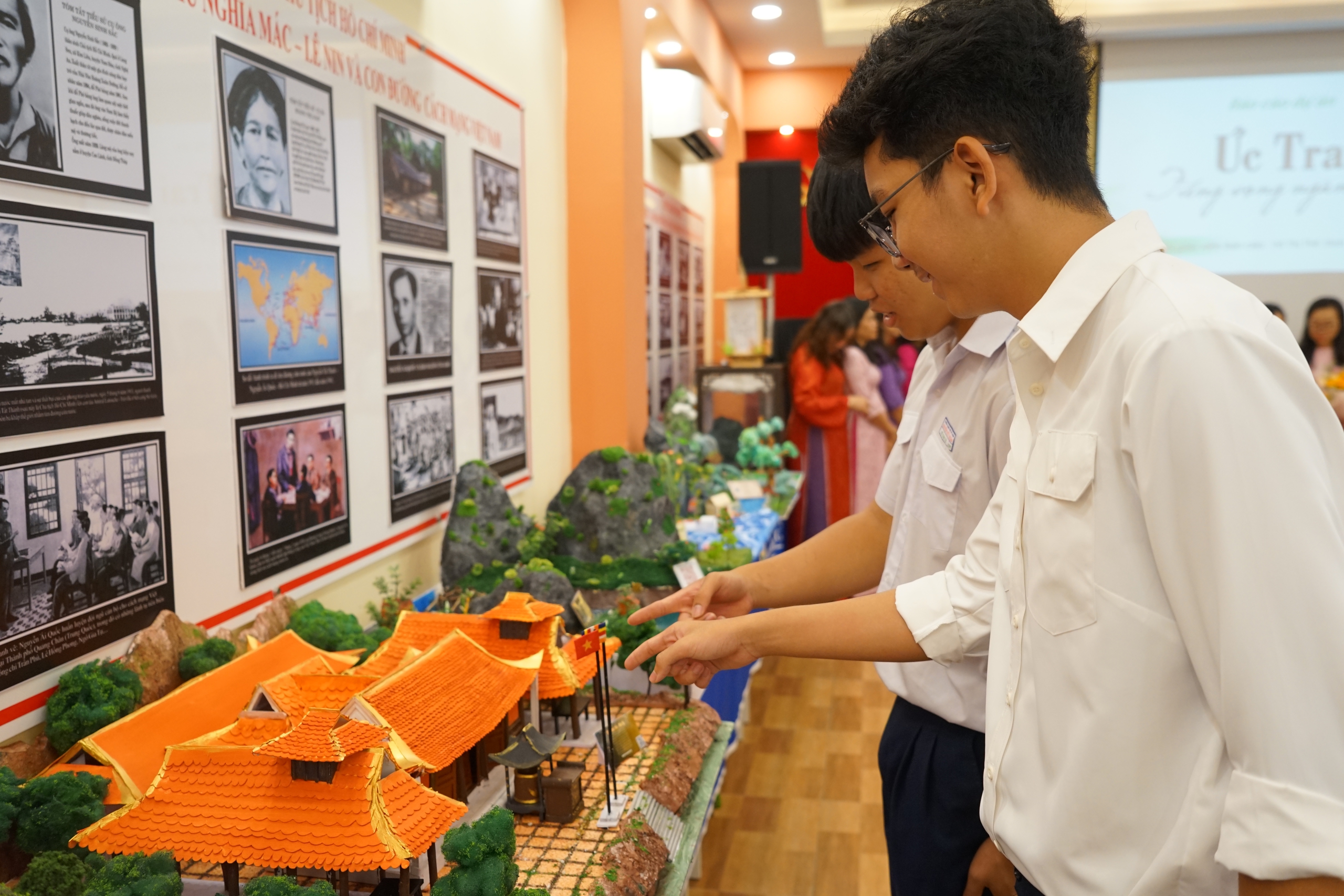 Học văn không chỉ qua sách vở: Văn học trung đại được “đánh thức” - Ảnh 5.