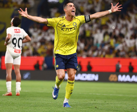 Ronaldo sắp đạt cột mốc 1.000 pha lập công - Ảnh 1.