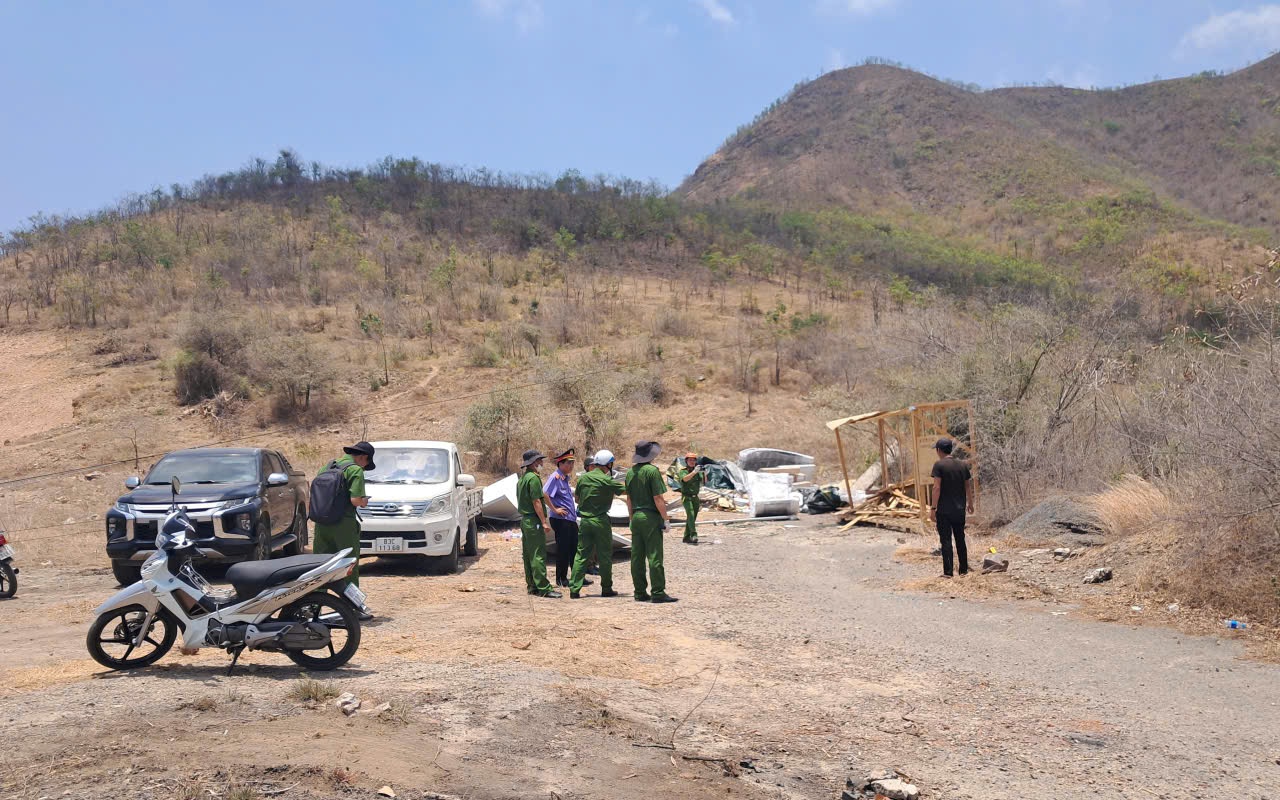 Vụ tai nạn làm 3 người tử vong: Xe tải tuột dốc, trôi hơn 200 m trước khi lao xuống vực