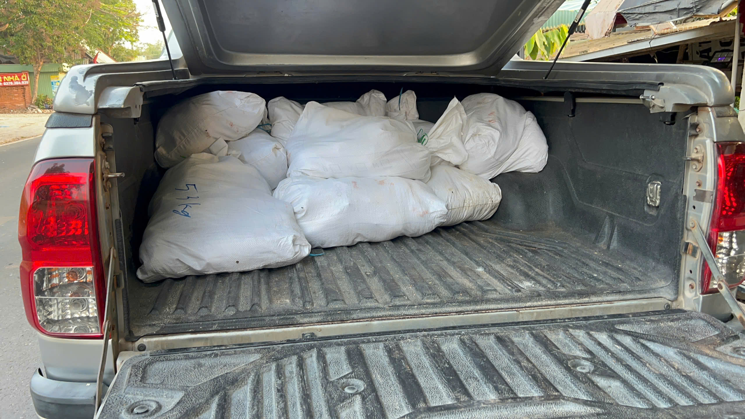 Ngăn chặn 300 kg g&agrave; chết vận chuyển tr&aacute;i ph&eacute;p tại TP HCM - Ảnh 2.