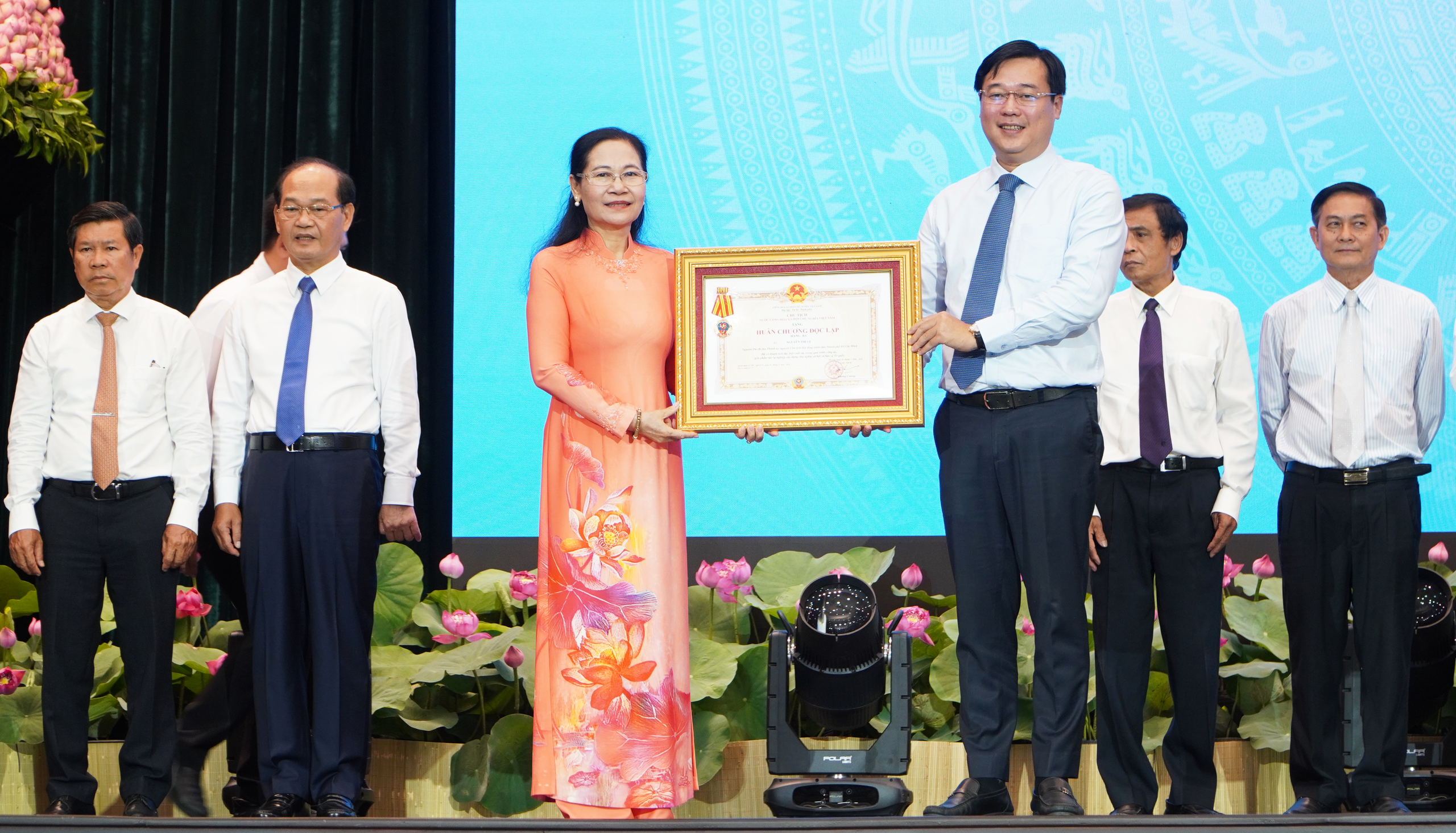 Thi đua kh&ocirc;ng d&agrave;n trải, kh&ocirc;ng h&igrave;nh thức - Ảnh 2.