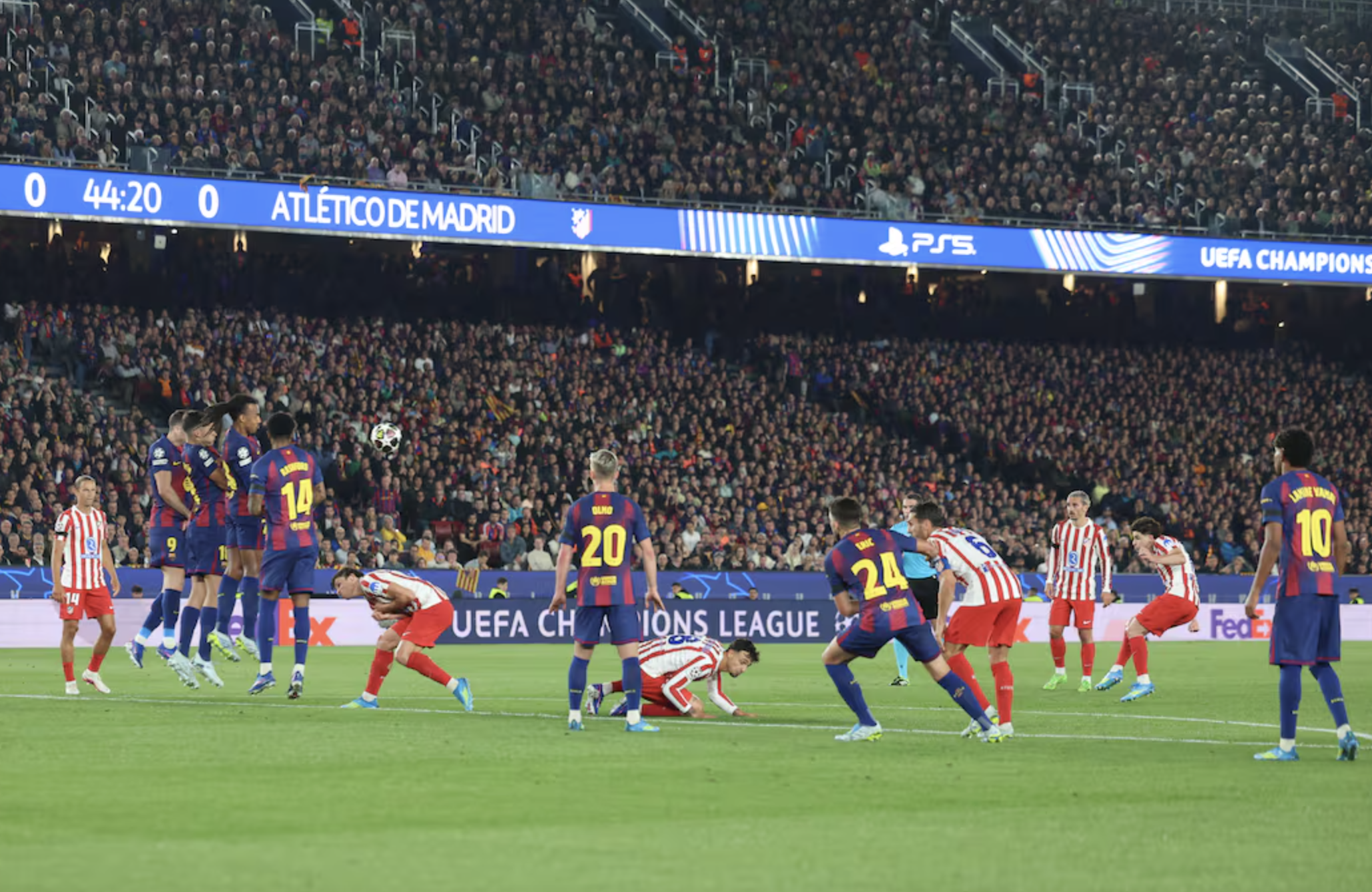 Barcelona thua đau, chuy&ecirc;n gia tranh c&atilde;i về "quả phạt đền bị bỏ qu&ecirc;n" - Ảnh 5.