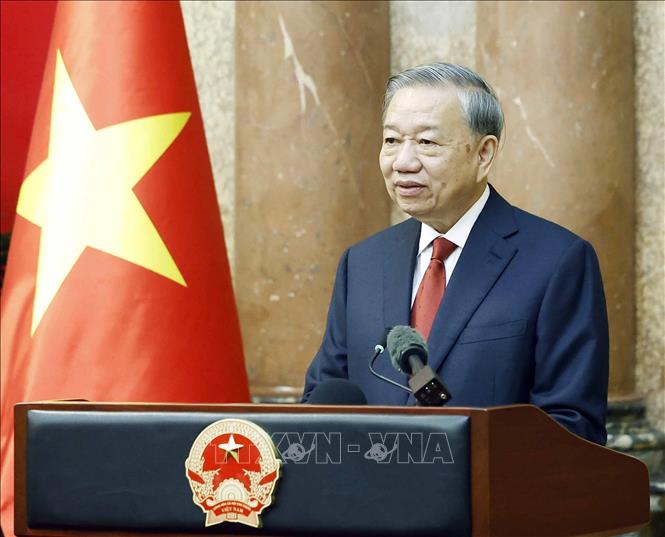 B&agrave;n giao c&ocirc;ng t&aacute;c giữa Tổng B&iacute; thư, Chủ tịch nước T&ocirc; L&acirc;m v&agrave; nguy&ecirc;n Chủ tịch nước Lương Cường - Ảnh 3.