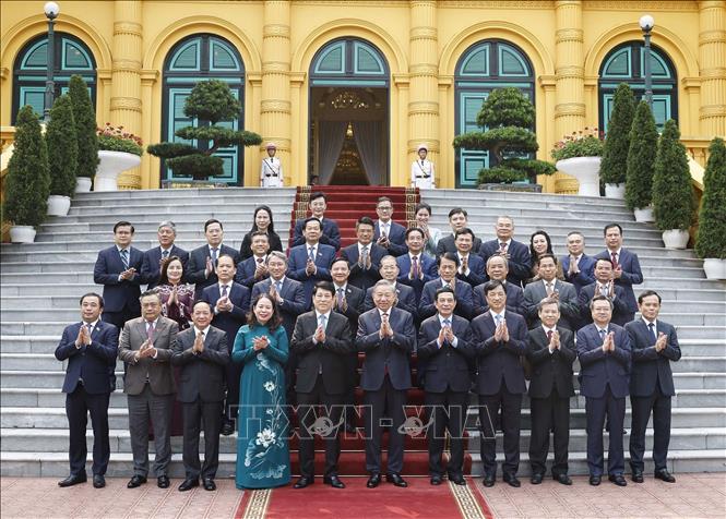 B&agrave;n giao c&ocirc;ng t&aacute;c giữa Tổng B&iacute; thư, Chủ tịch nước T&ocirc; L&acirc;m v&agrave; nguy&ecirc;n Chủ tịch nước Lương Cường - Ảnh 5.