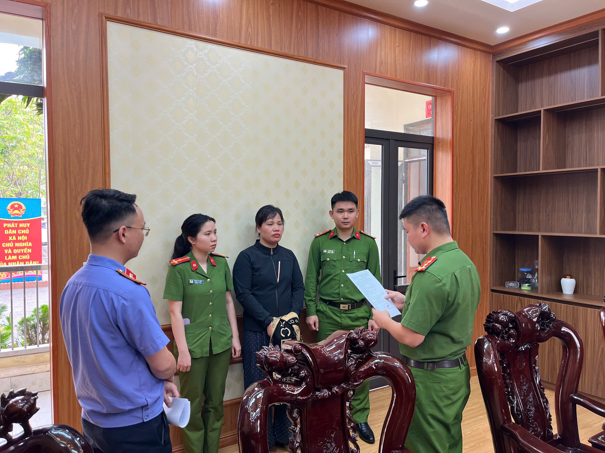 Bắt đối tượng lừa chạy &aacute;n, chiếm đoạt gần 500 triệu đồng - Ảnh 1.