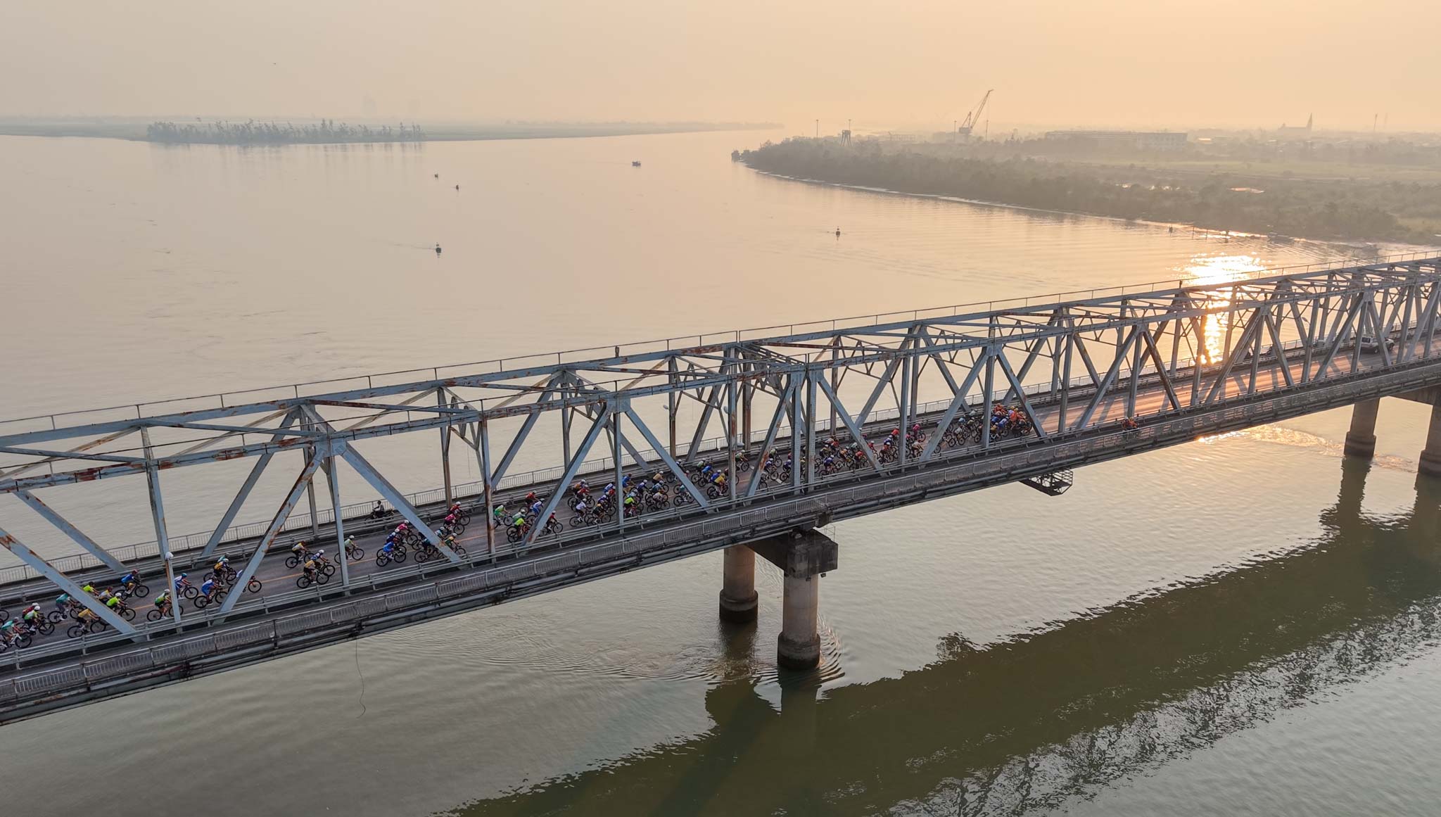 Chặng 7 cuộc đua xe đạp C&uacute;p truyền h&igrave;nh TP HCM 2026: Đặng Th&agrave;nh Được tạm giữ &Aacute;o chấm đỏ  - Ảnh 6.