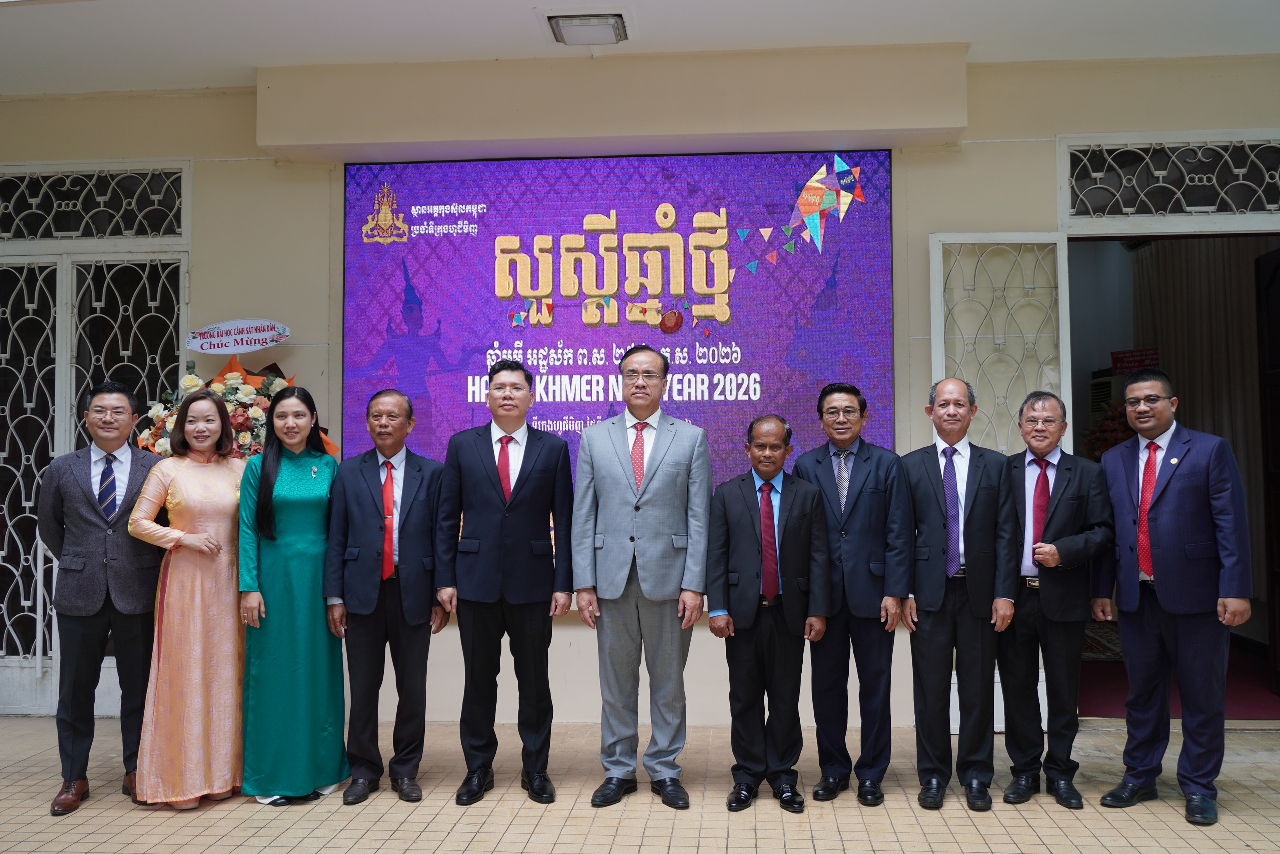 L&atilde;nh đạo TPHCM ch&uacute;c Tết cổ truyền Chol Chnam Thmey tại Tổng L&atilde;nh sự qu&aacute;n Campuchia - Ảnh 3.