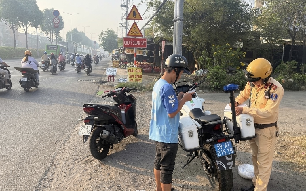 TPHCM: Nhiều người đi xe máy bị xử phạt do "muốn đi nhanh"