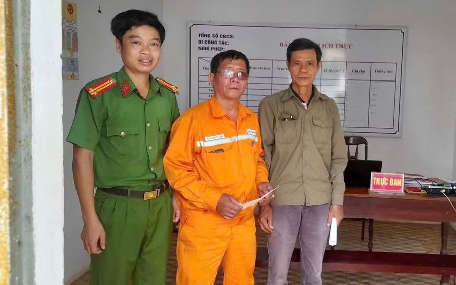 Nhận 30 triệu đồng chuyển nhầm, nhân viên Điện lực Gia Lai nhờ công an tìm chủ
