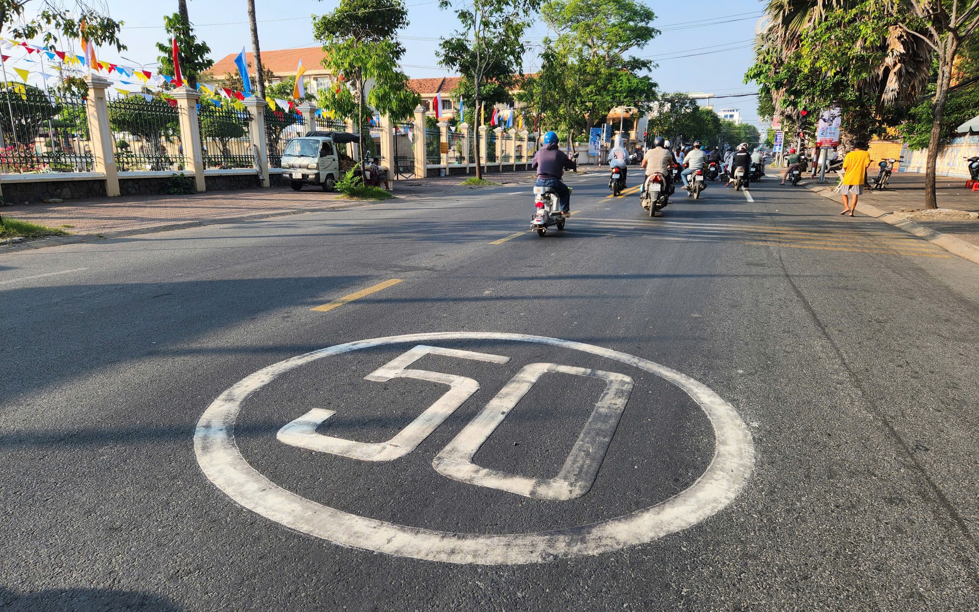 Những vòng tròn “50” bất ngờ xuất hiện trên đường ở Cần Thơ