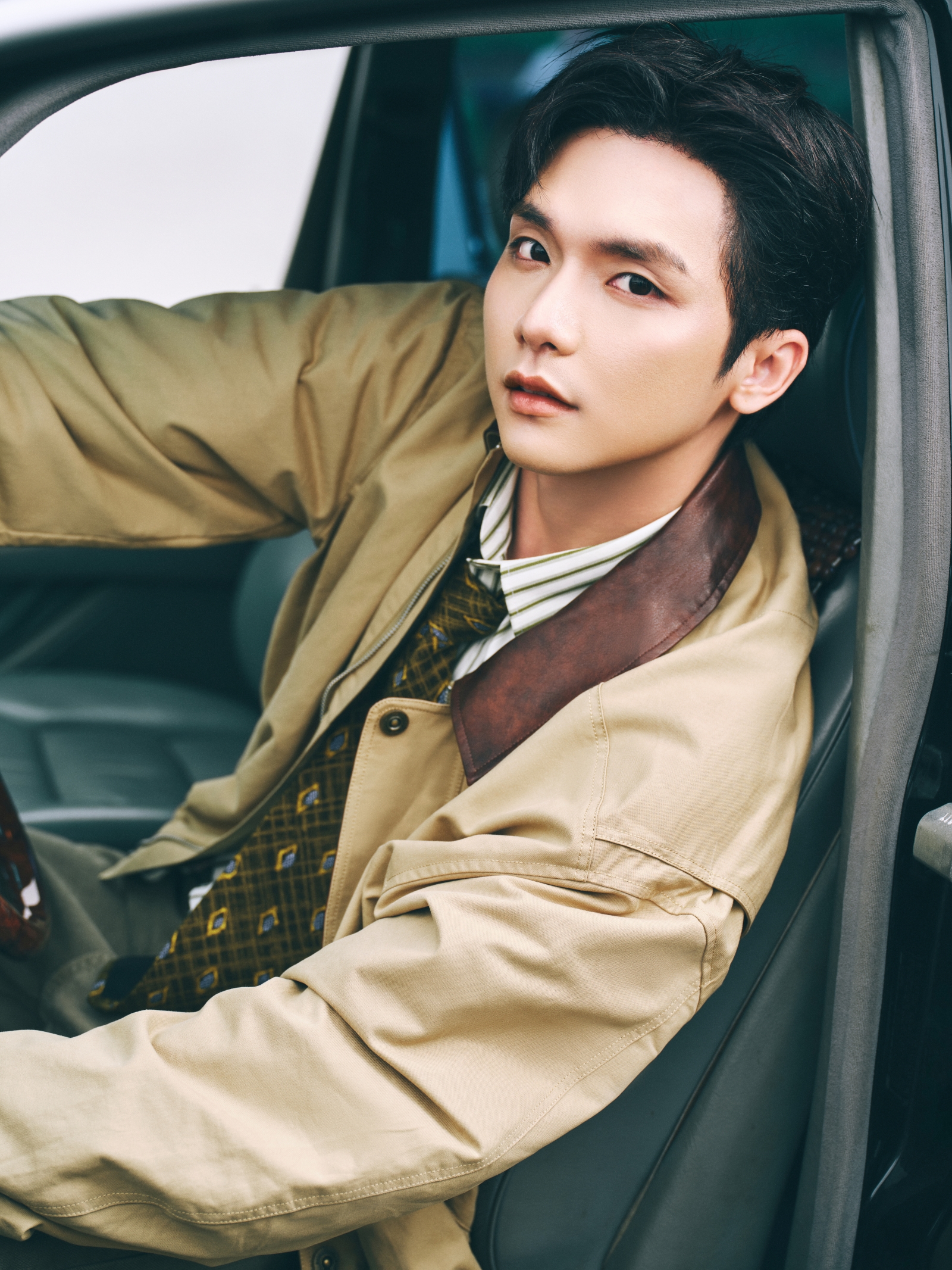 Thanh Tân lập loạt thành tích Top 1, Vương Bình tung MV kết hợp Thùy Chi - Ảnh 1.